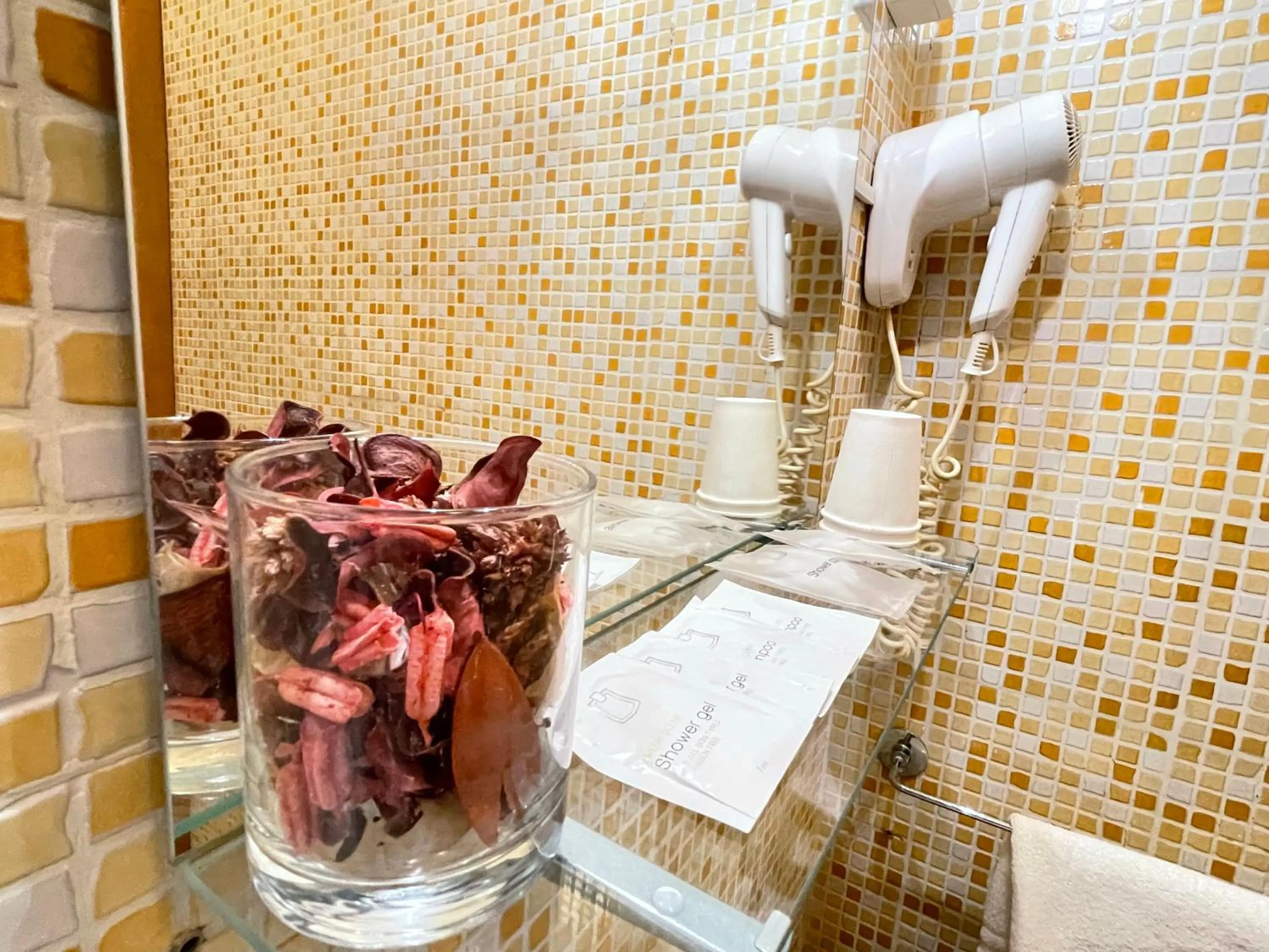 Bathroom in Roman Holidays Rooms Otranto
