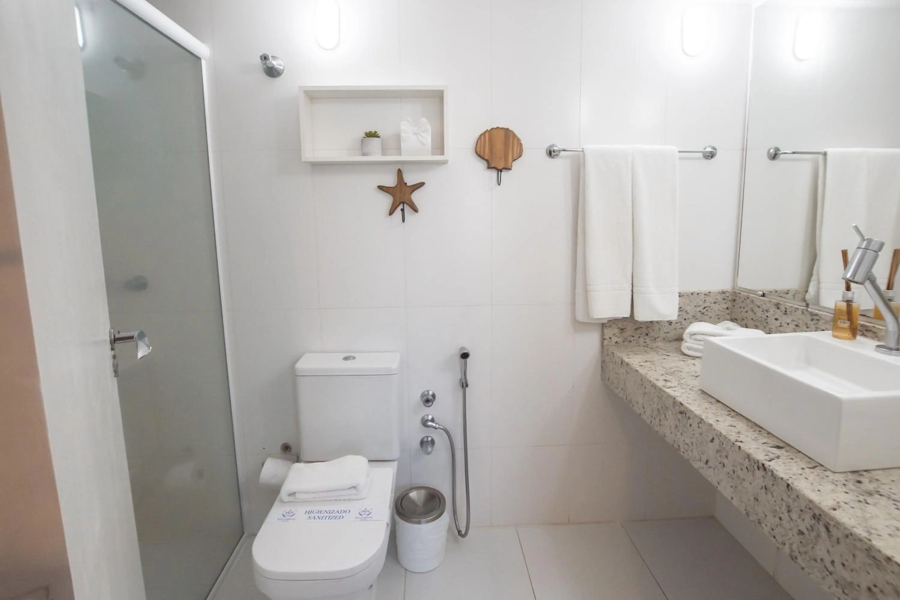 Toilet in Hotel VillaReal Guaratuba - Caieiras