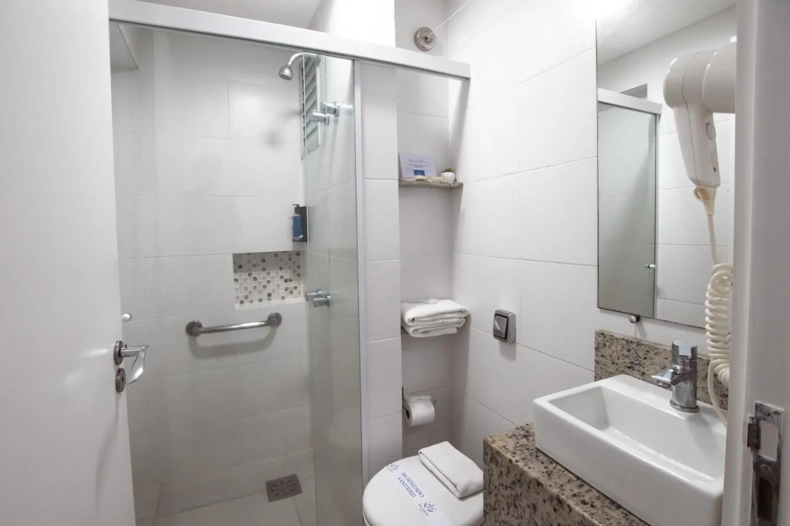 Shower in Hotel VillaReal Guaratuba - Caieiras