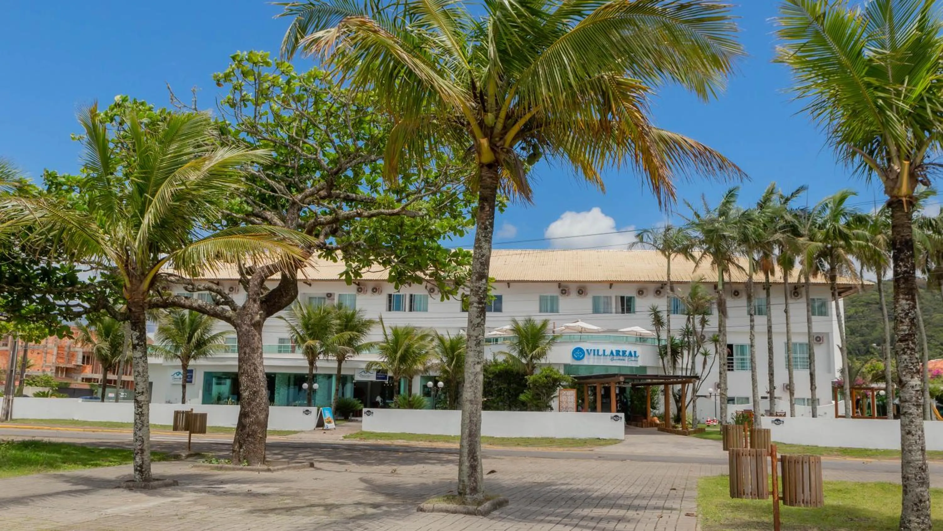 Facade/entrance in Hotel VillaReal Guaratuba - Caieiras