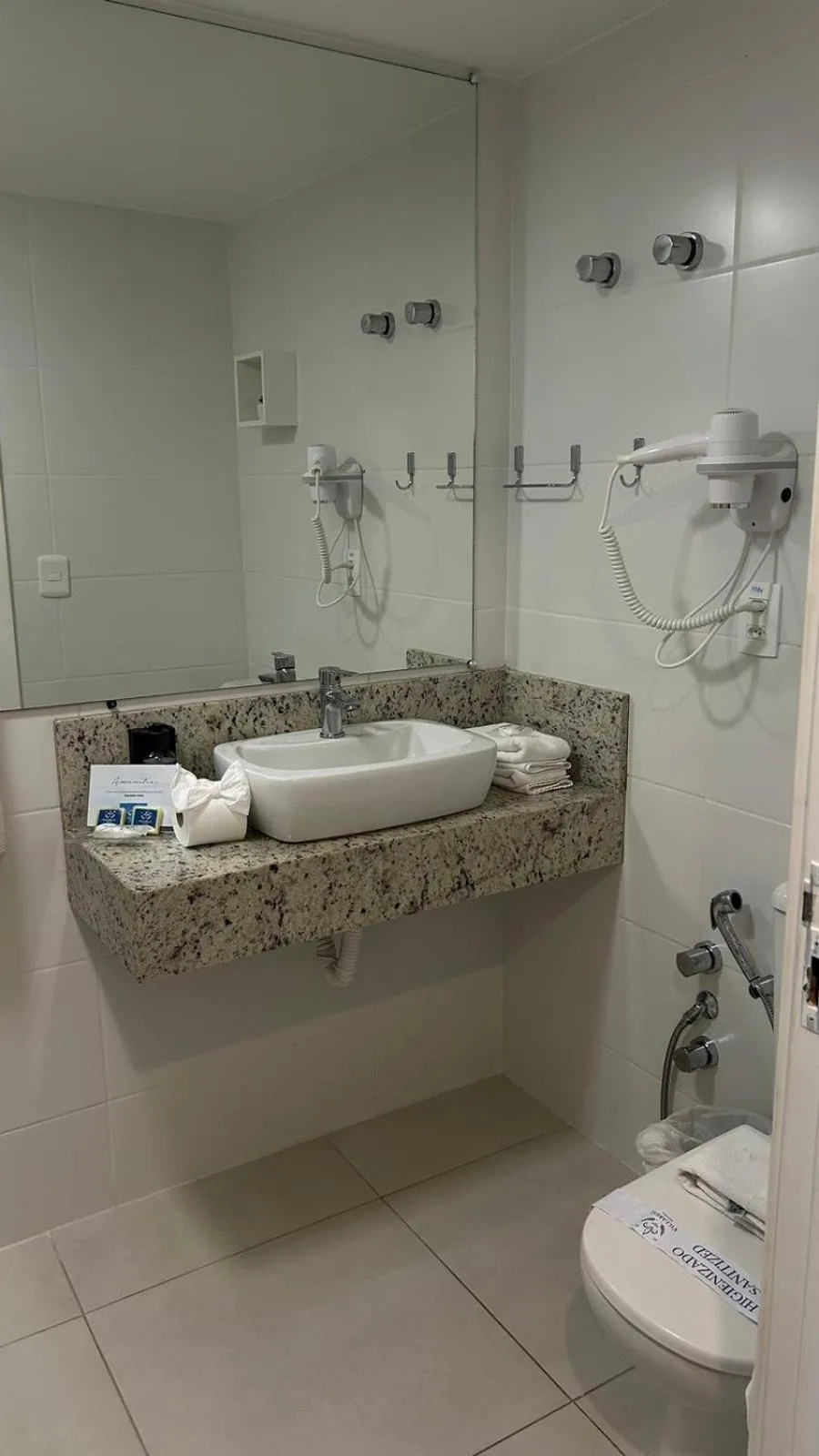 Toilet in Hotel VillaReal Guaratuba - Caieiras