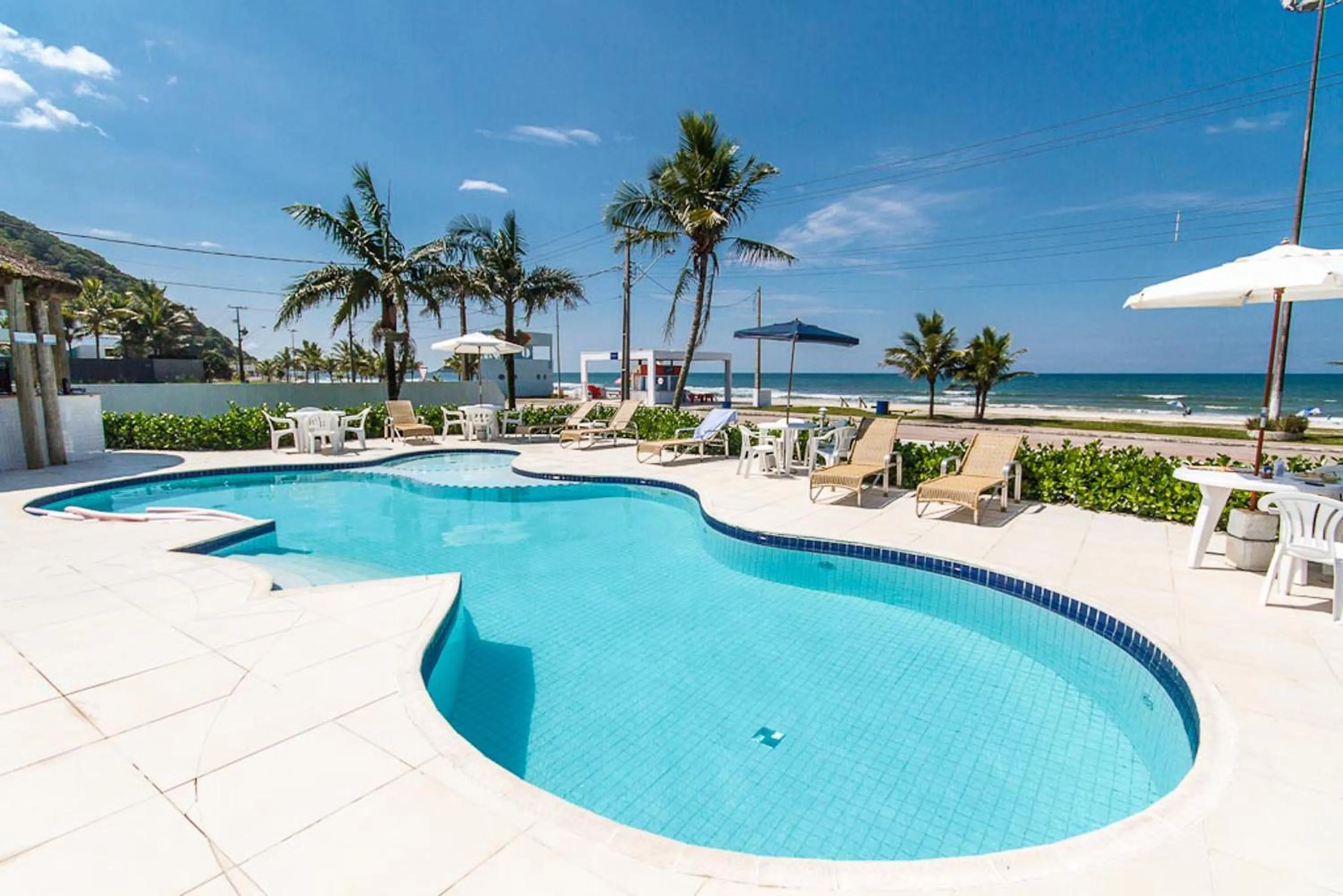 Swimming pool in Hotel VillaReal Guaratuba - Caieiras