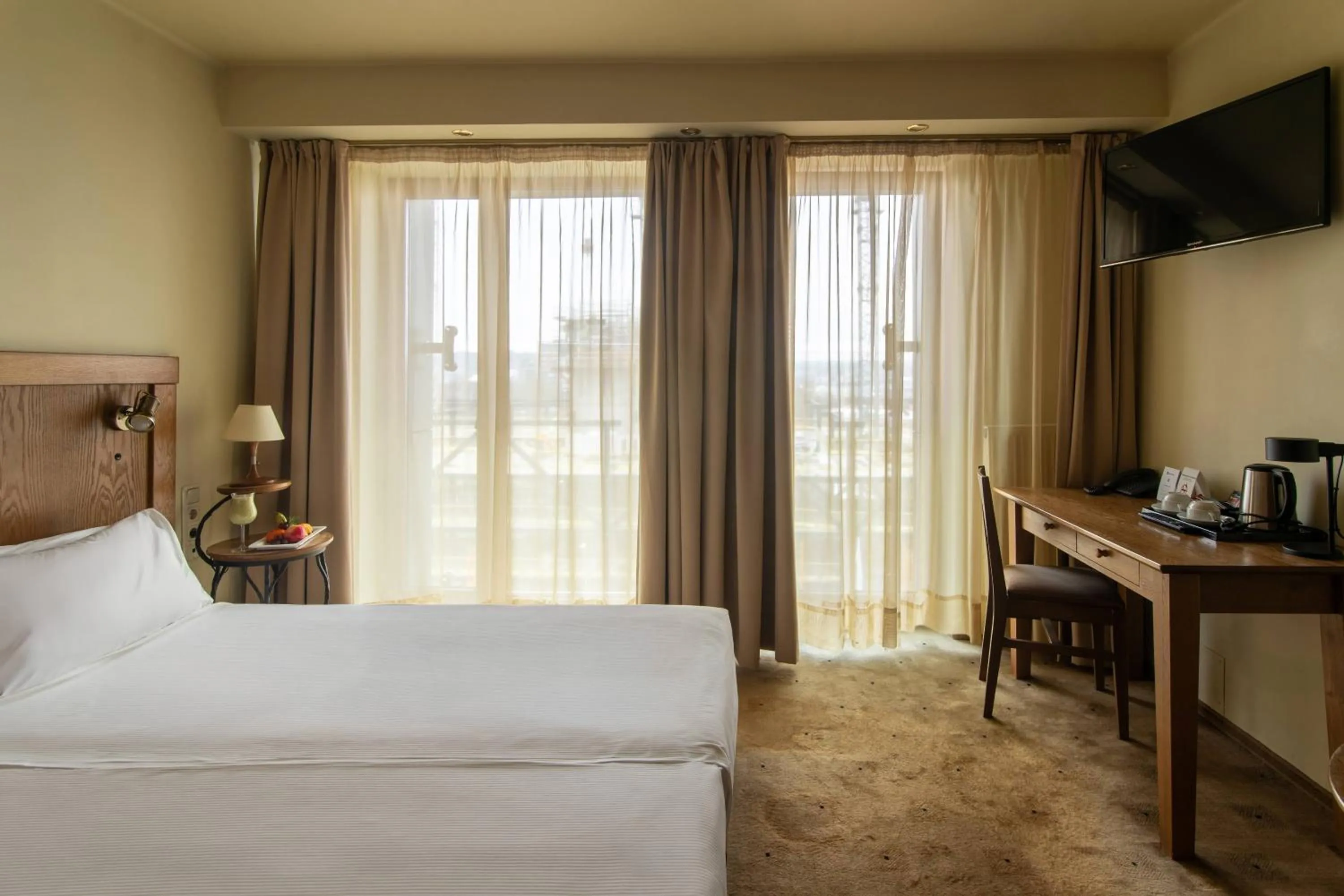 Shower, Bed in Best Western Vilnius