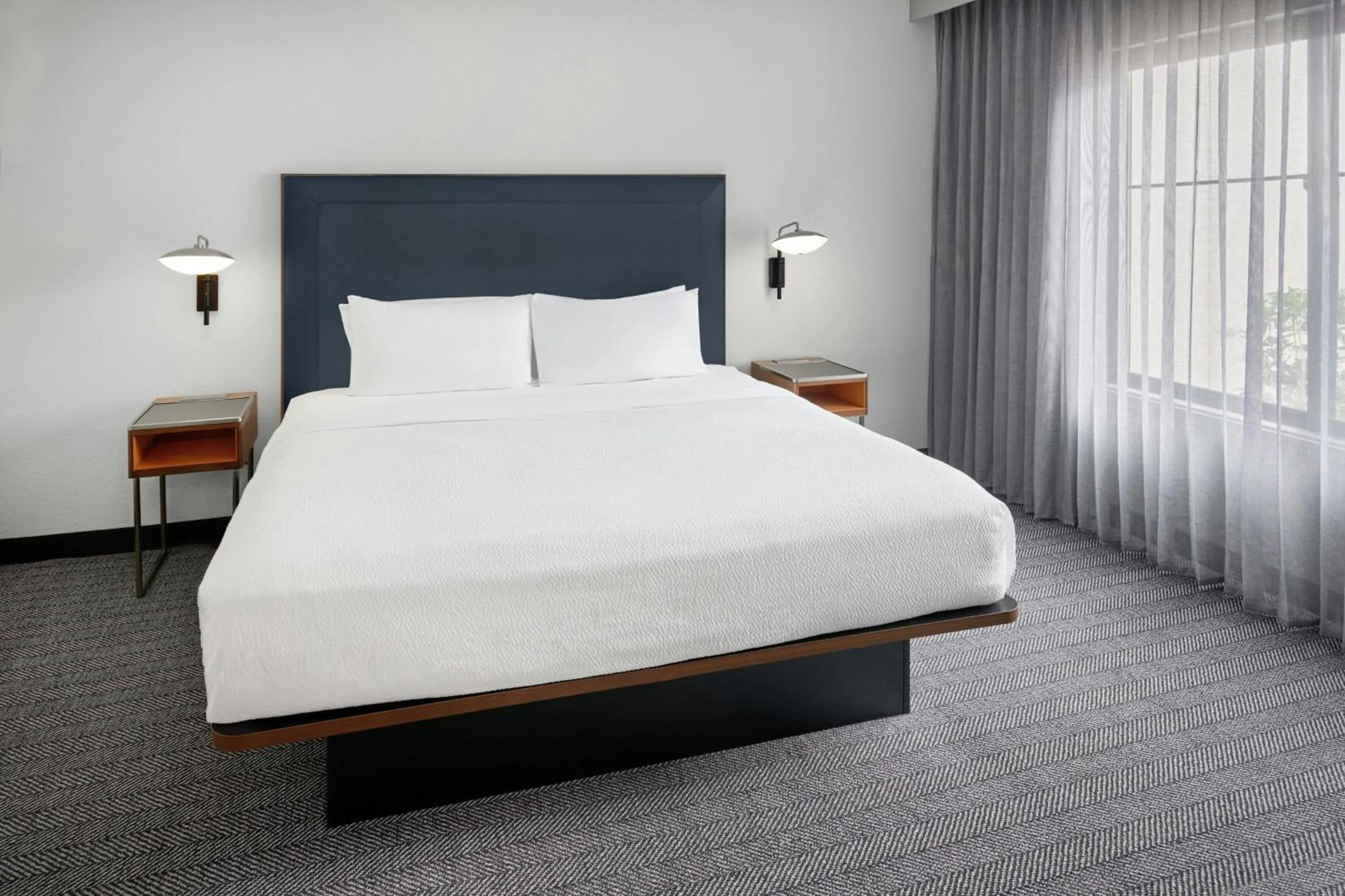 Bedroom, Bed in Courtyard by Marriott Huntsville University Drive