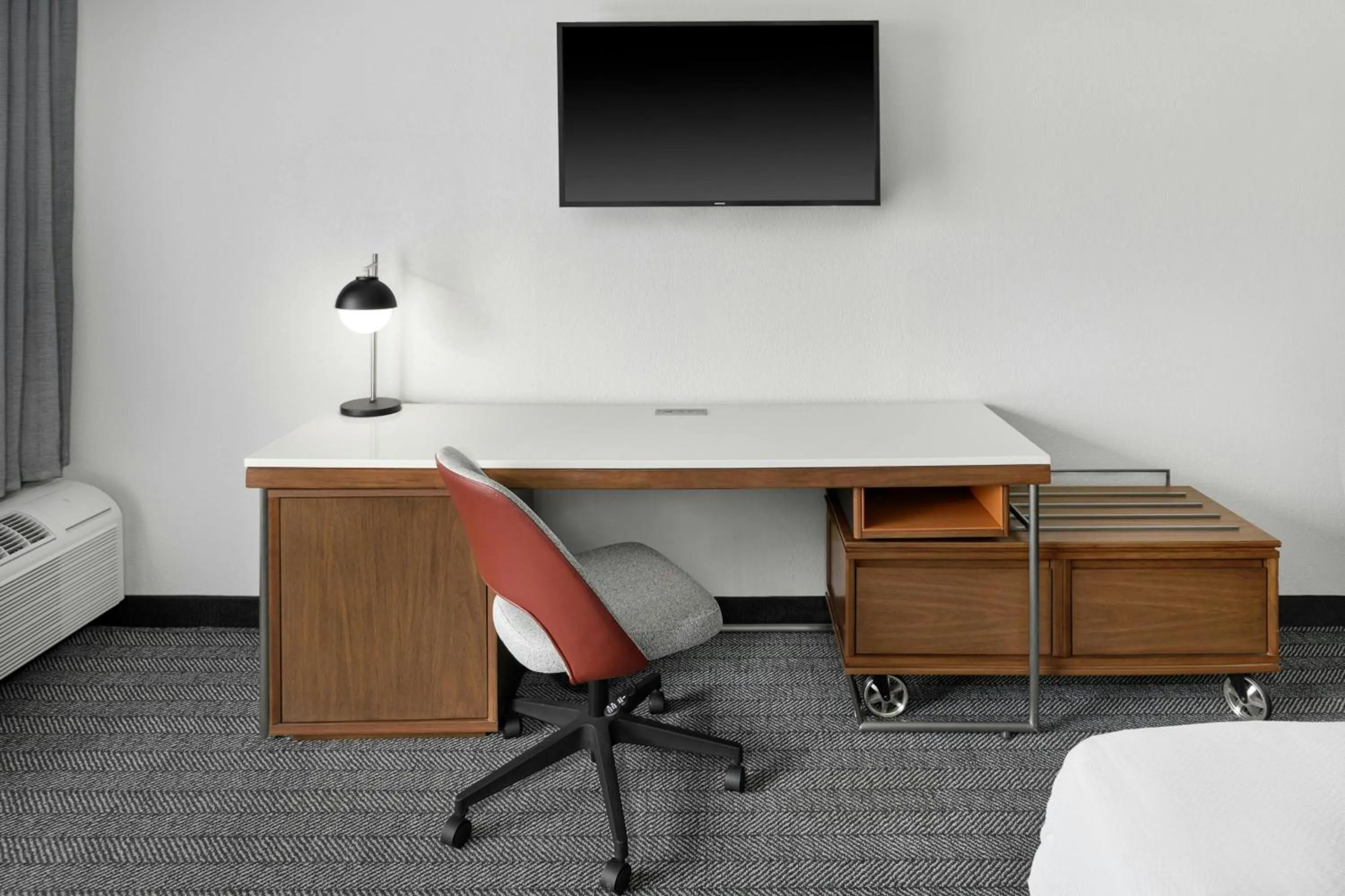 Photo of the whole room in Courtyard by Marriott Huntsville University Drive