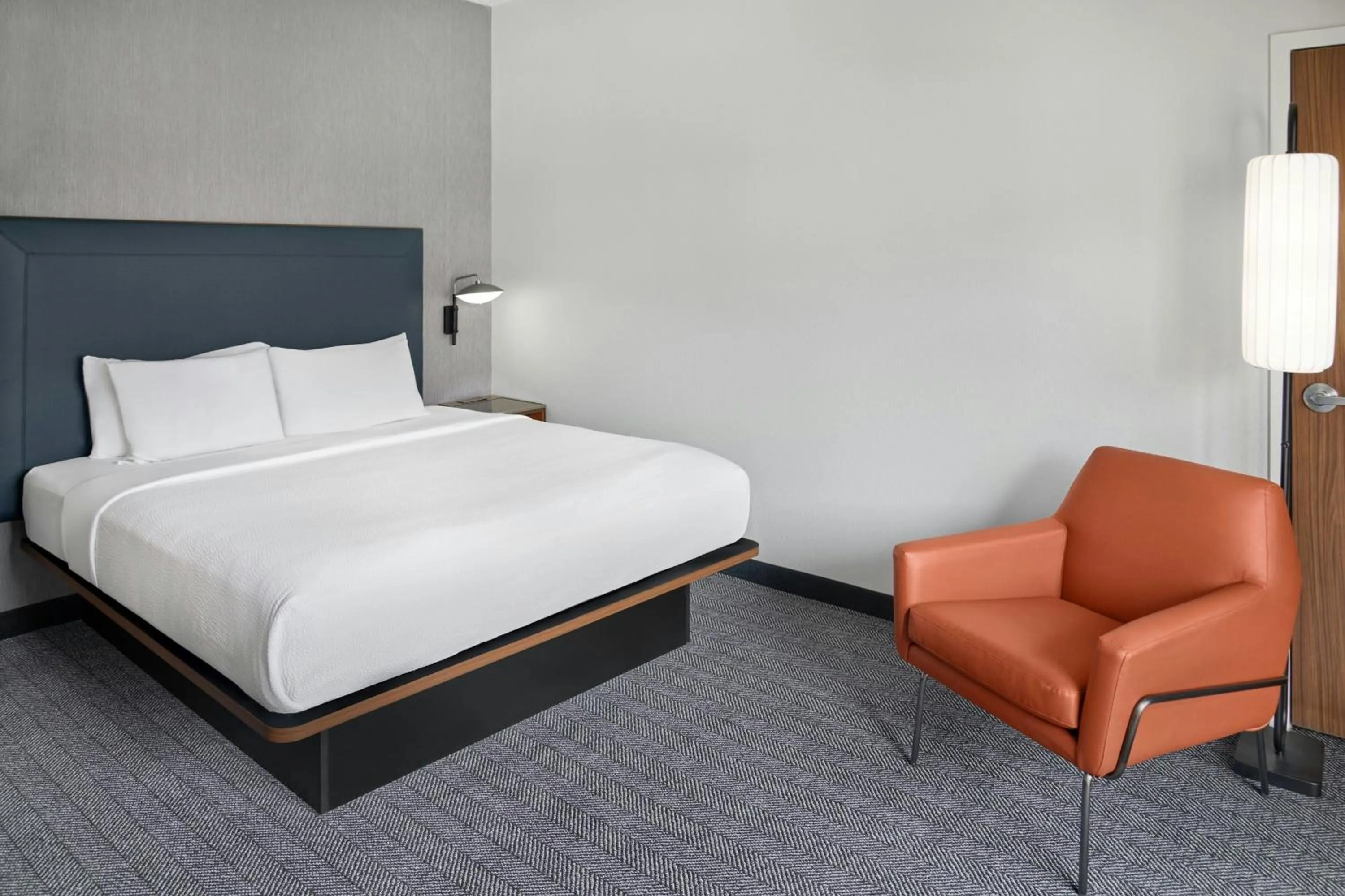 Photo of the whole room, Bed in Courtyard by Marriott Huntsville University Drive