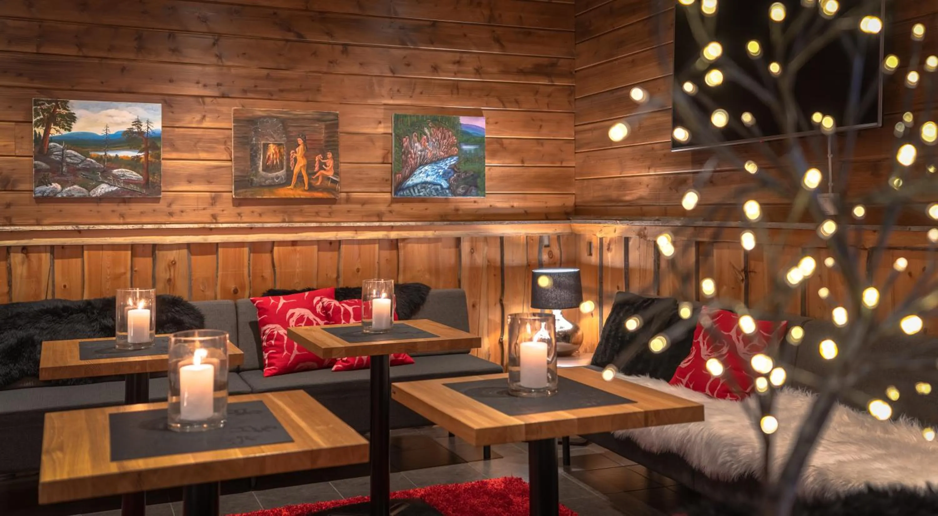 Lounge or bar in Wilderness Hotel Nellim & Igloos