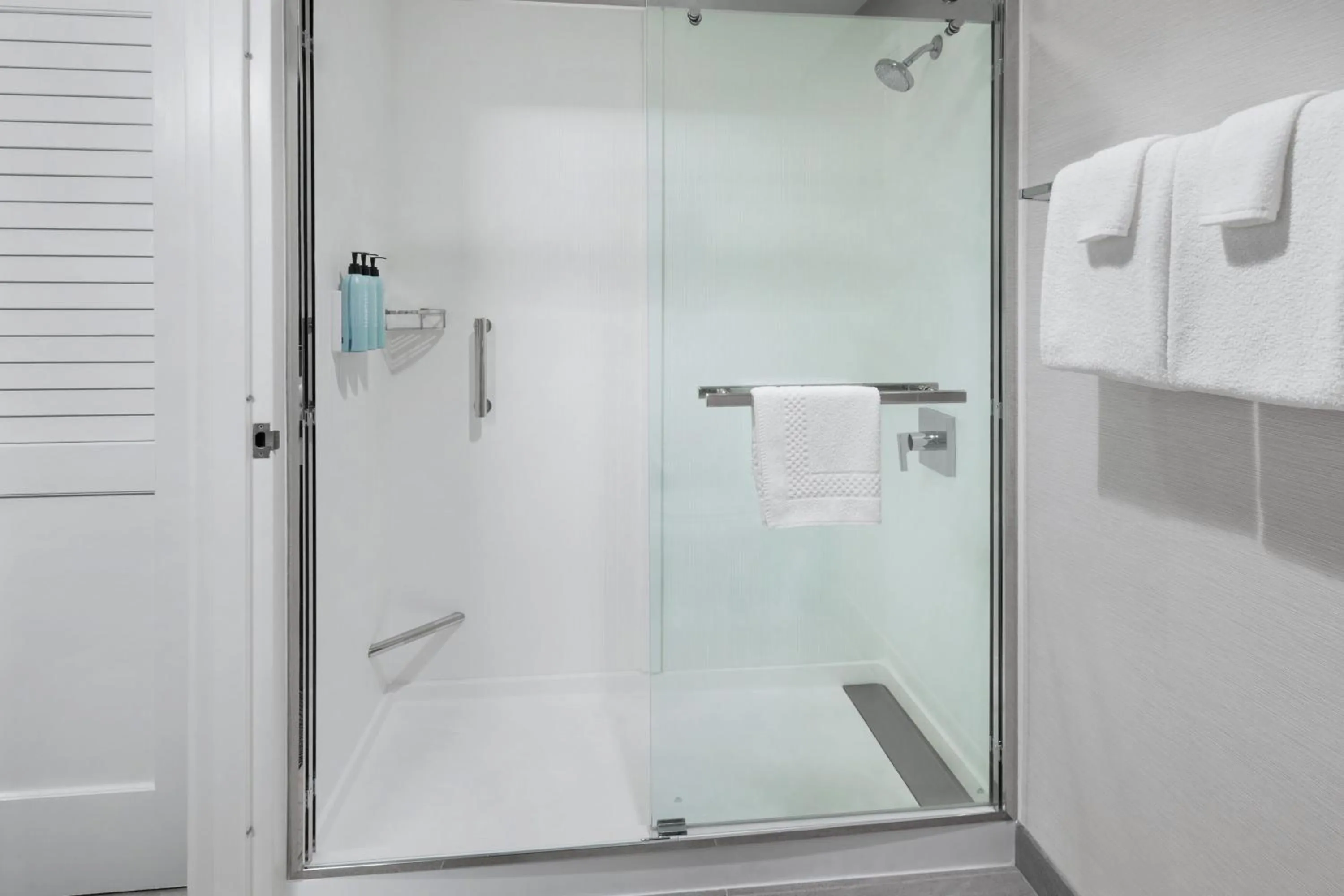 Bathroom in Courtyard by Marriott New Haven Wallingford