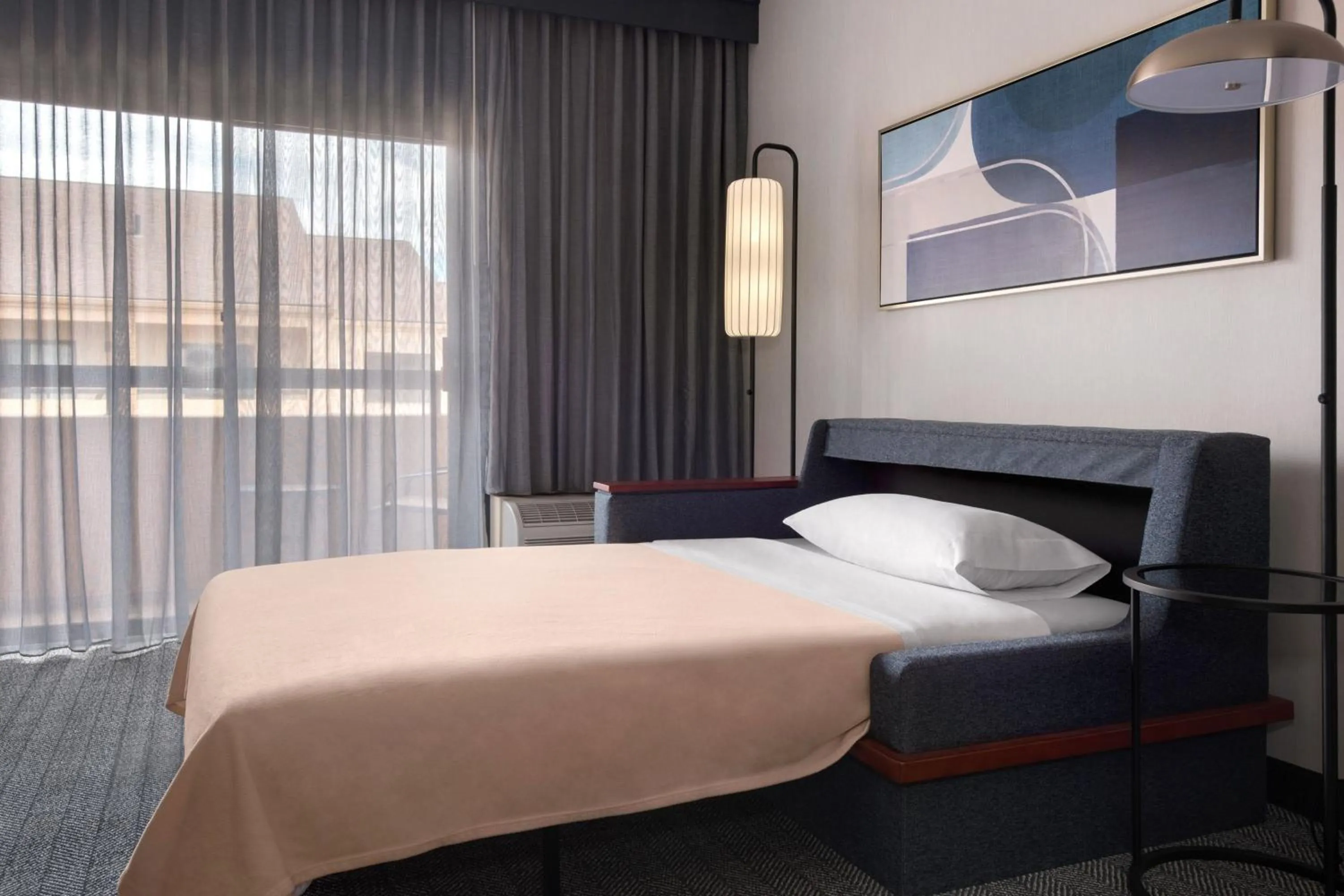 Photo of the whole room, Bed in Courtyard by Marriott New Haven Wallingford