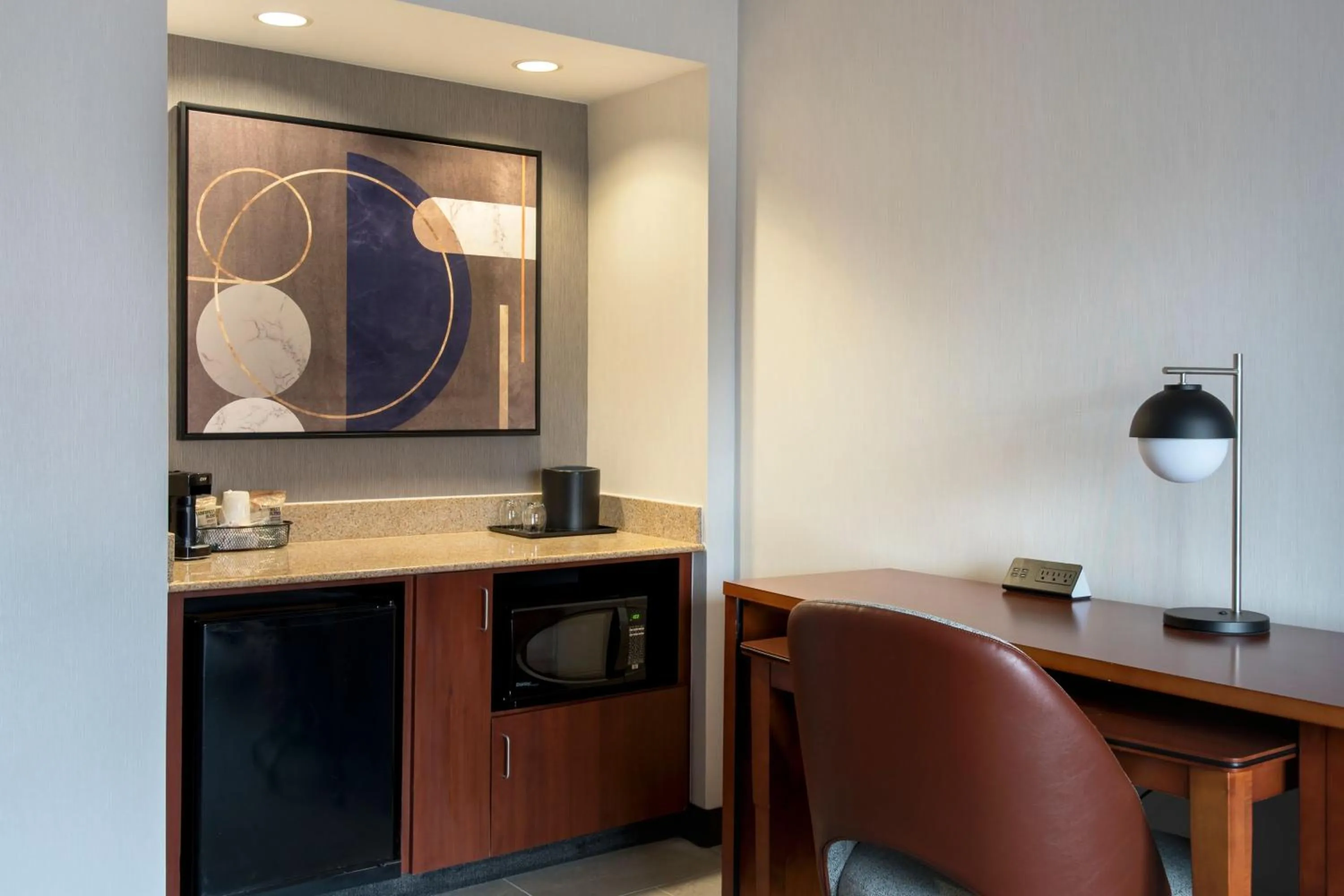 Lounge or bar in Courtyard by Marriott New Haven Wallingford
