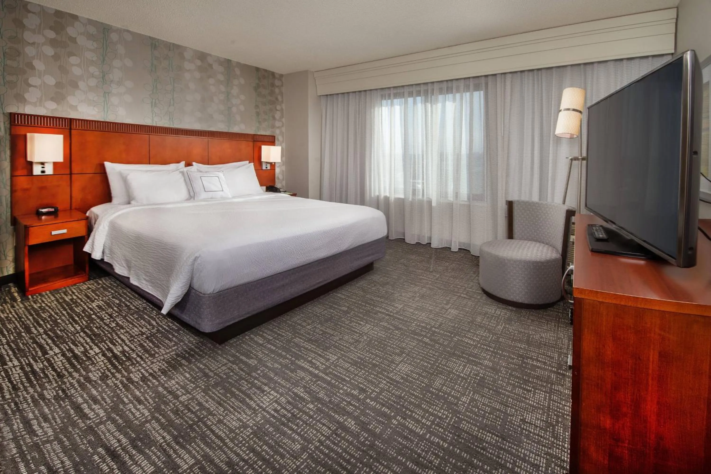 Photo of the whole room, Bed in Courtyard Dunn Loring Fairfax