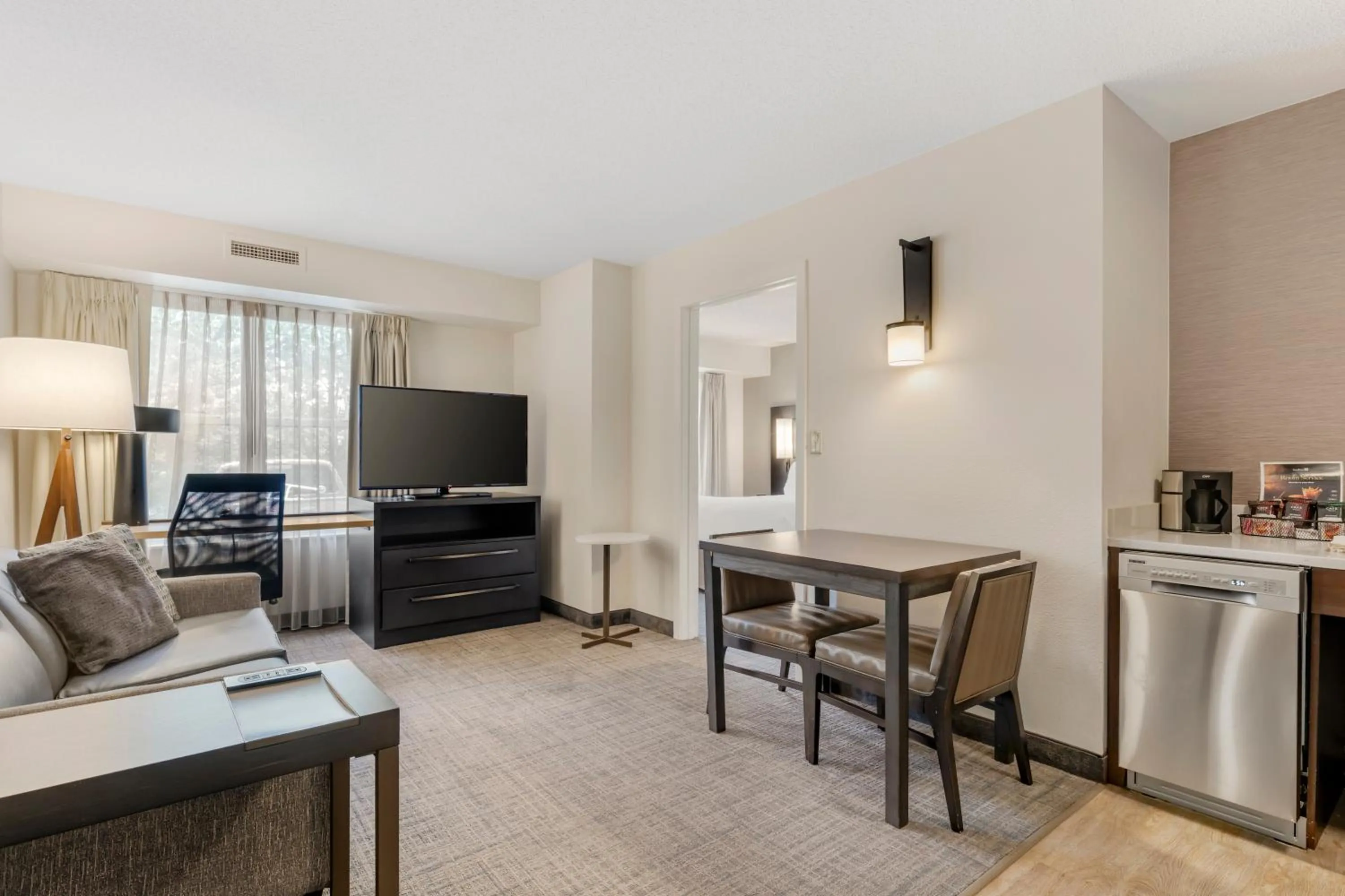 Living room in Sonesta ES Suites Fairfax Fair Lakes