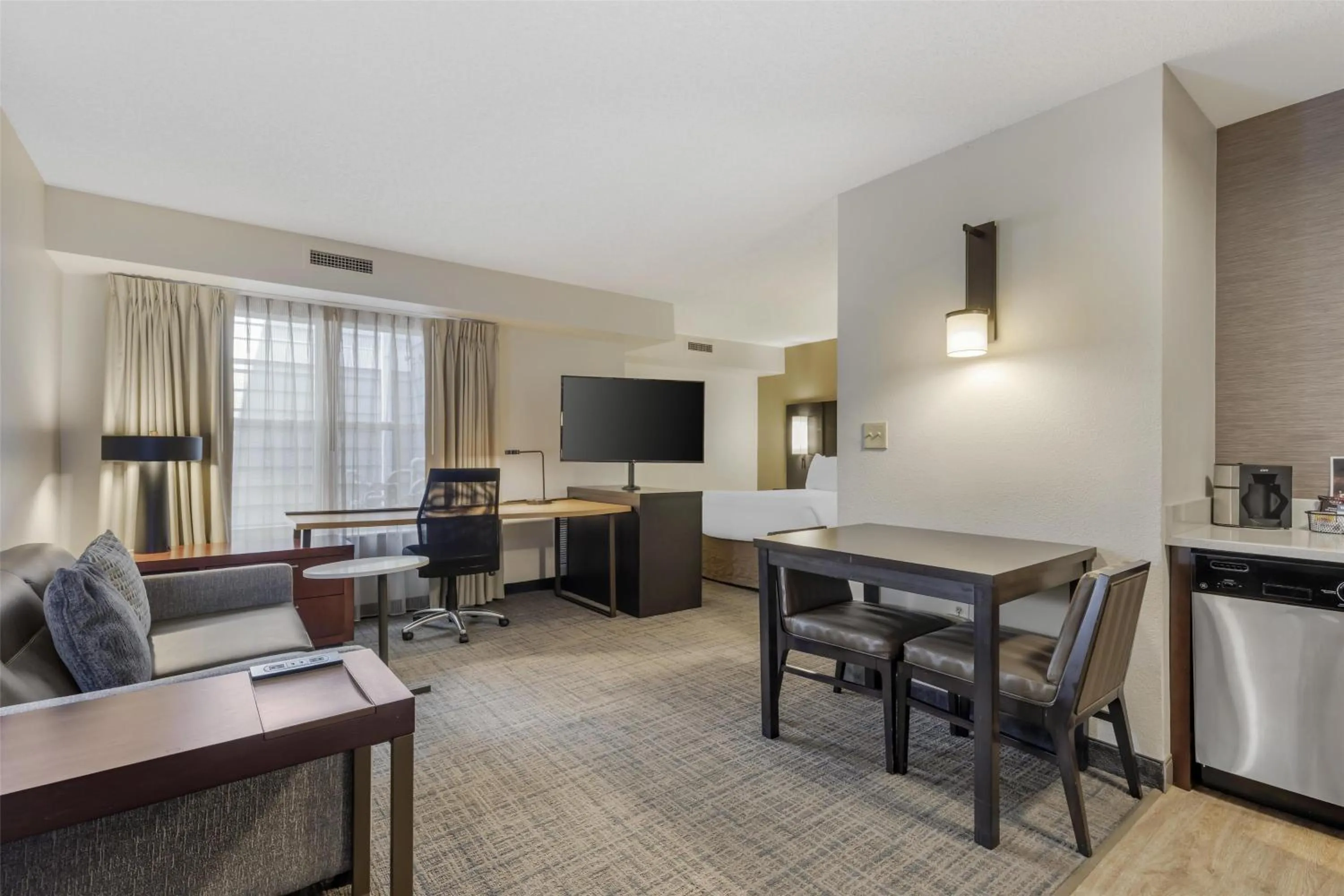 Photo of the whole room in Sonesta ES Suites Fairfax Fair Lakes