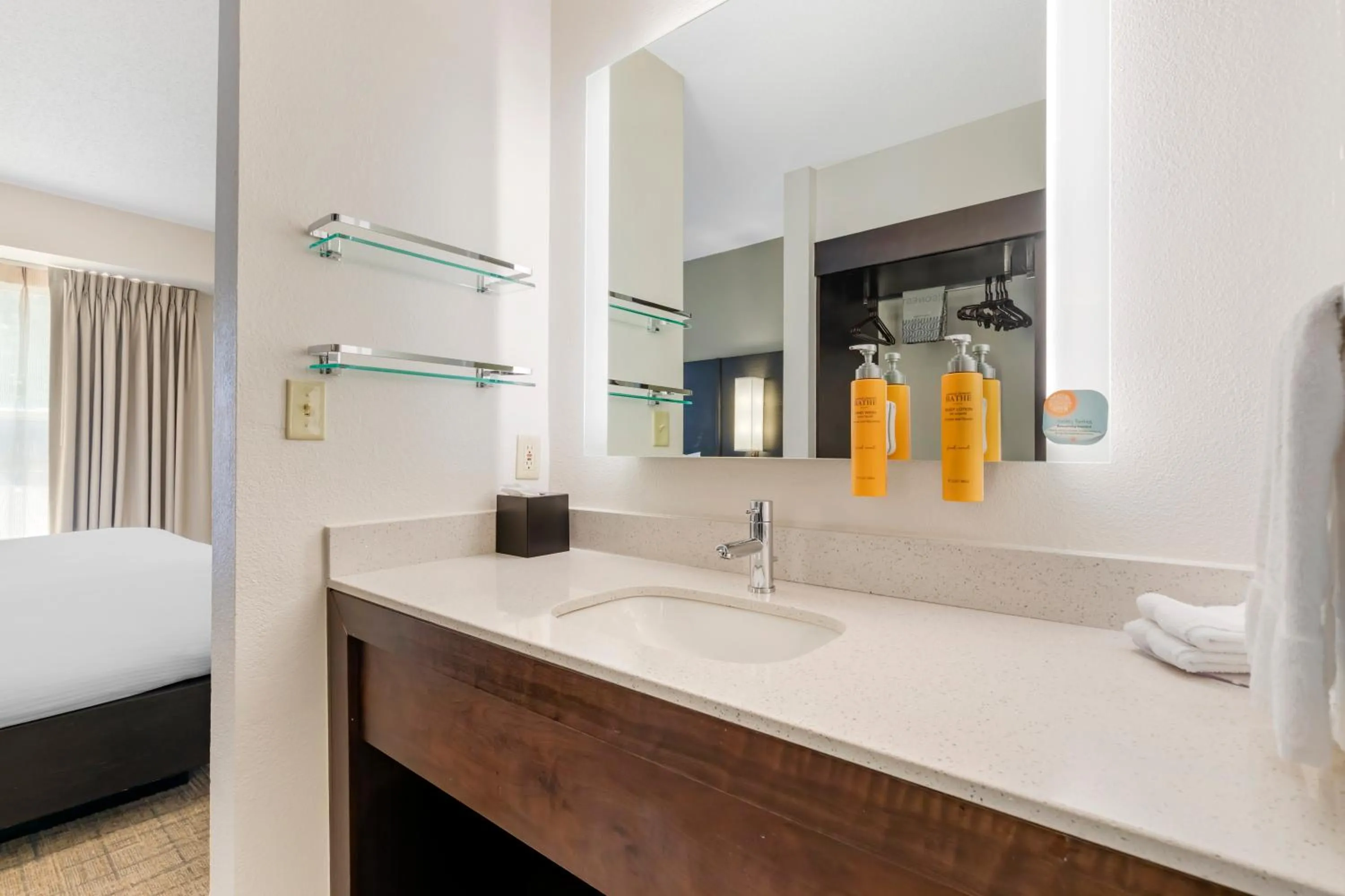 Bathroom, Bed in Sonesta ES Suites Fairfax Fair Lakes