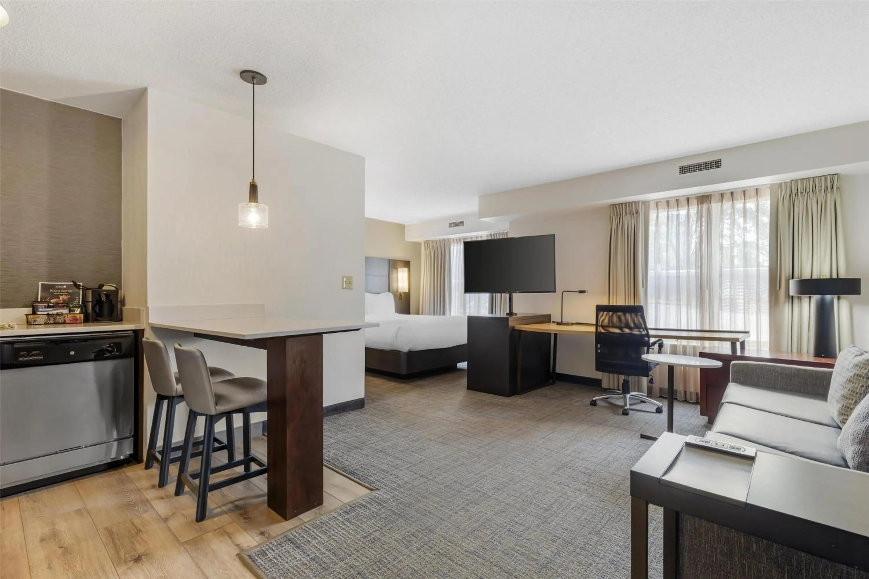 Photo of the whole room in Sonesta ES Suites Fairfax Fair Lakes