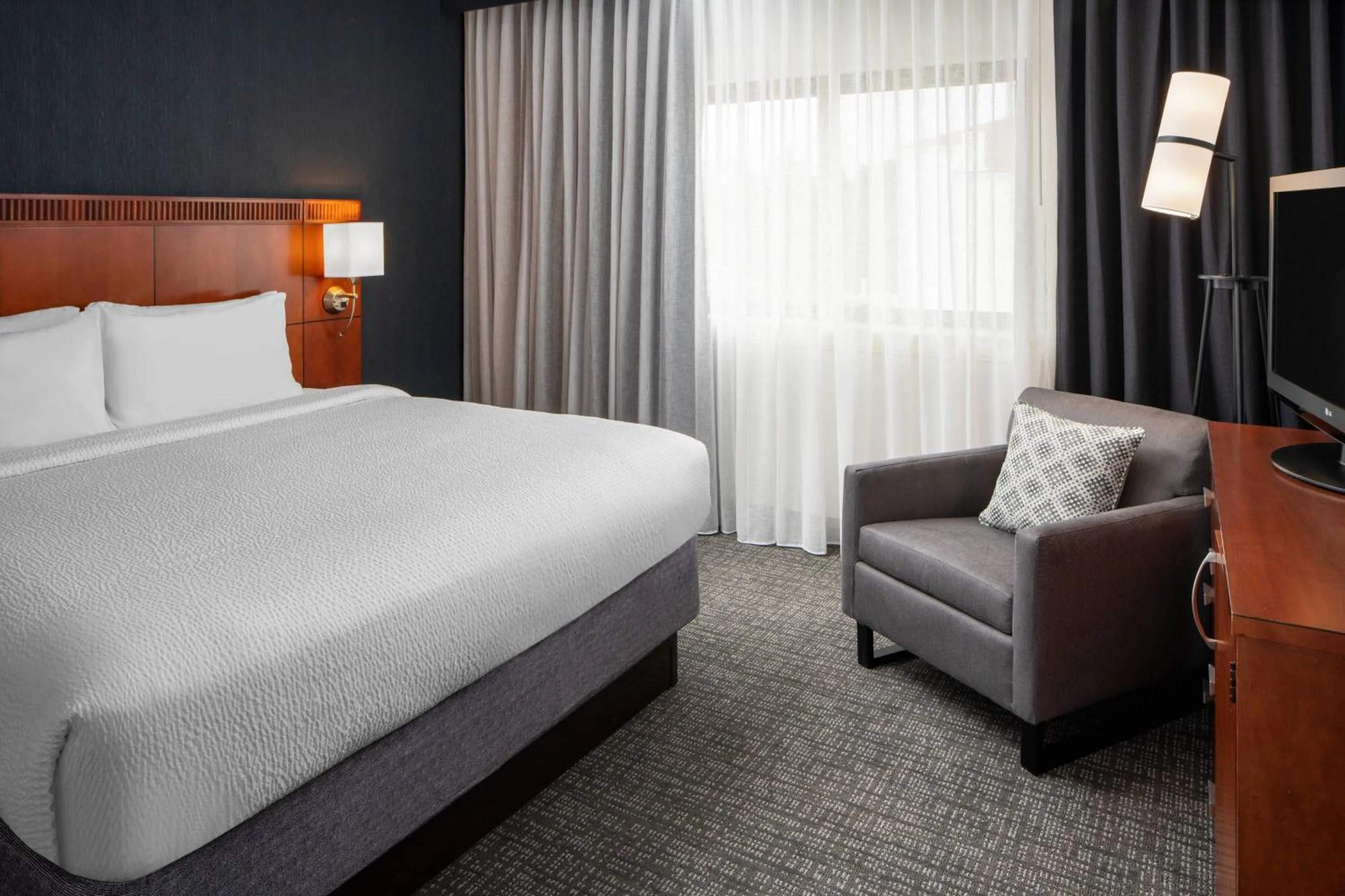 Bedroom, Bed in Courtyard by Marriott Dulles Airport Herndon/Reston