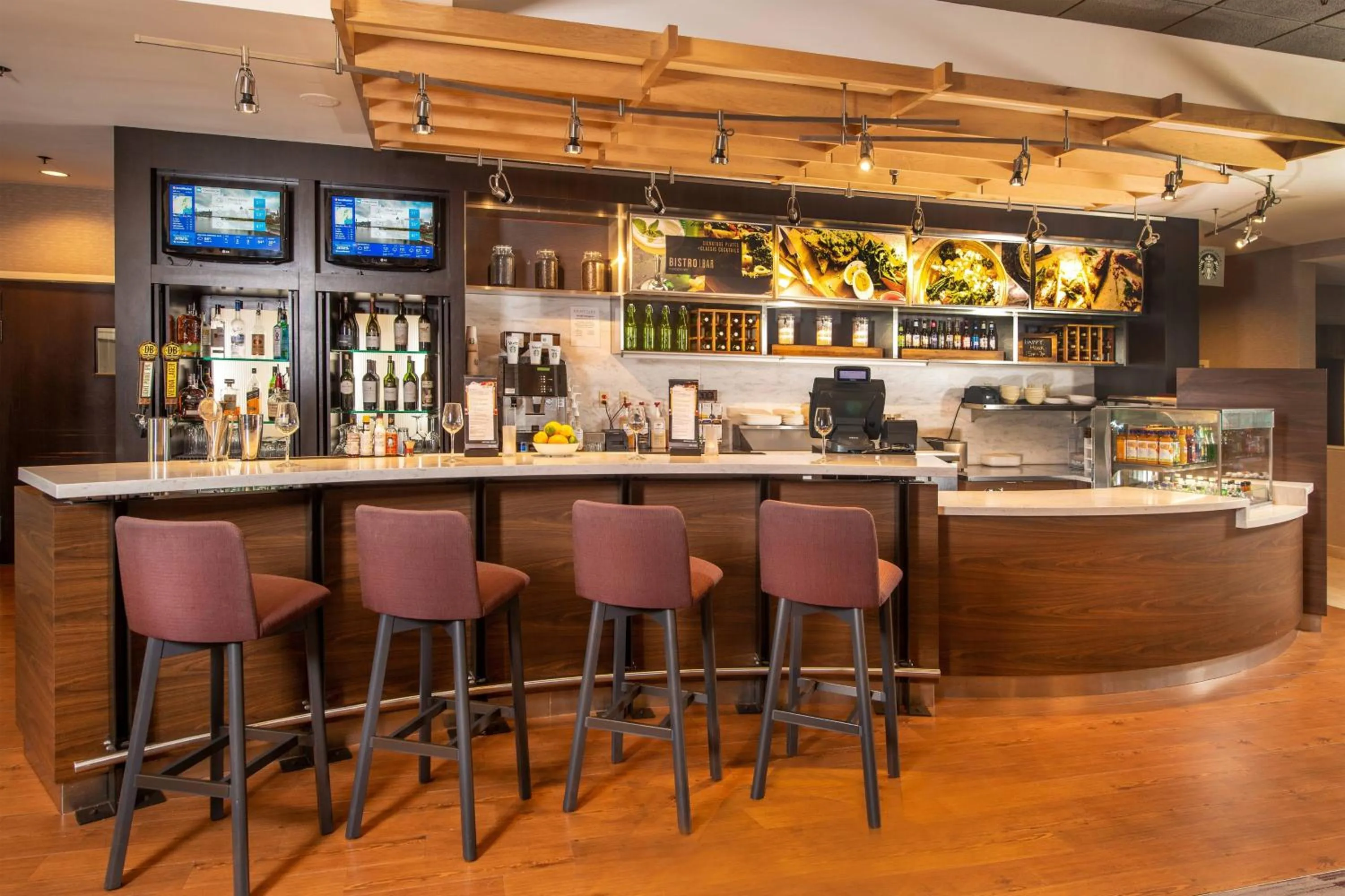 Lounge or bar in Courtyard by Marriott Dulles Airport Herndon/Reston