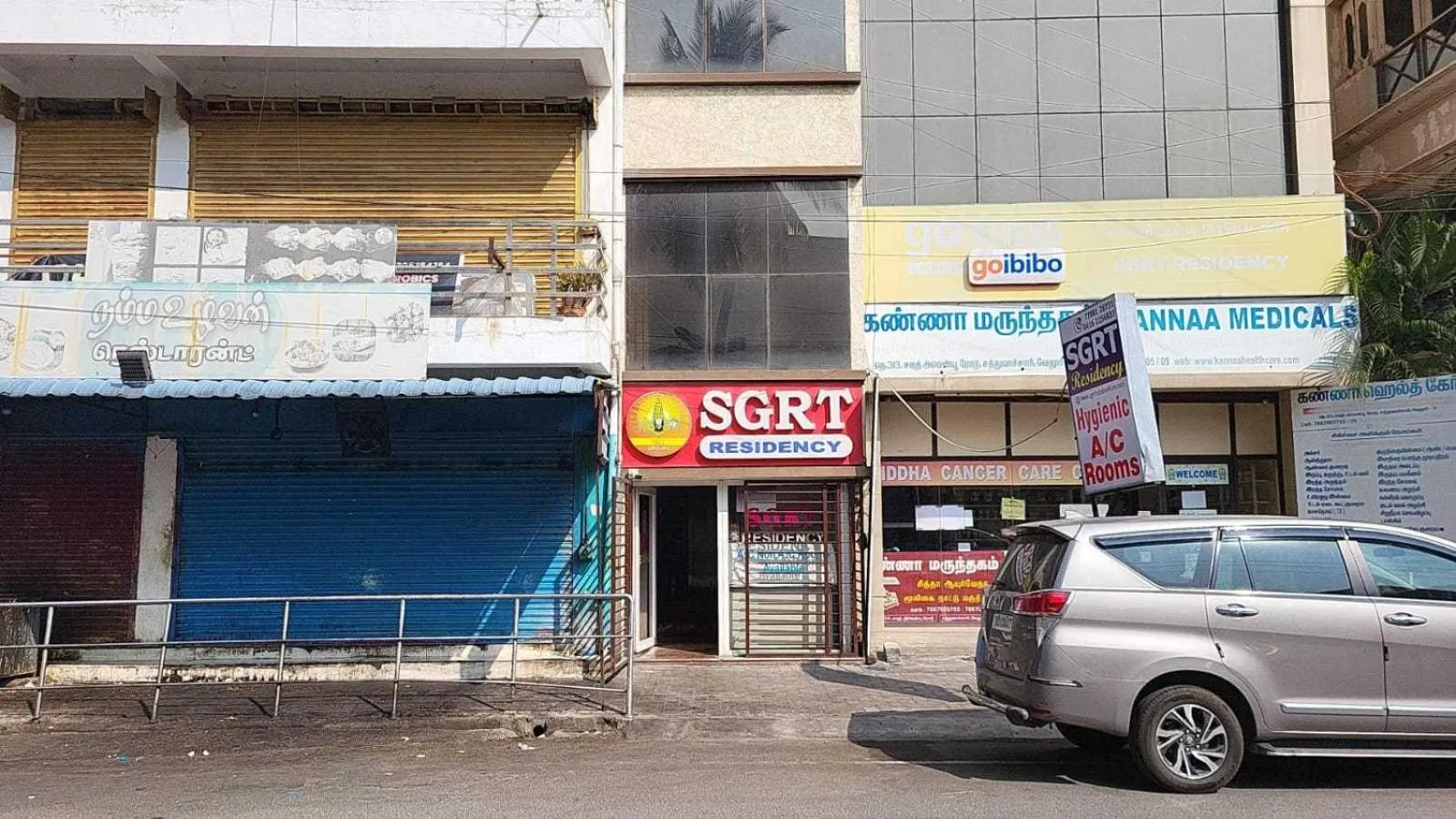 Facade/entrance in Hotel O SGRT Residency