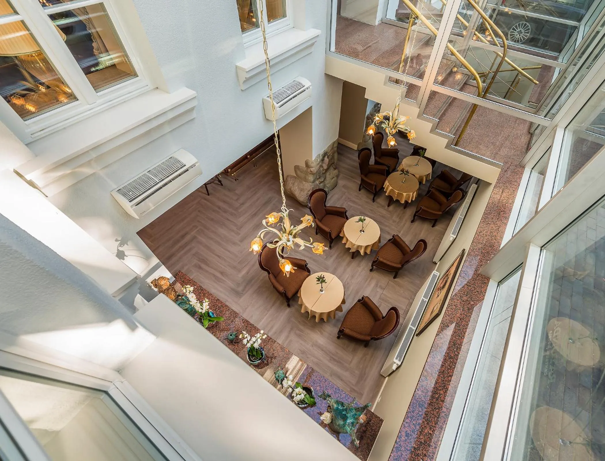 Restaurant/places to eat in Ratonda Centrum Hotels