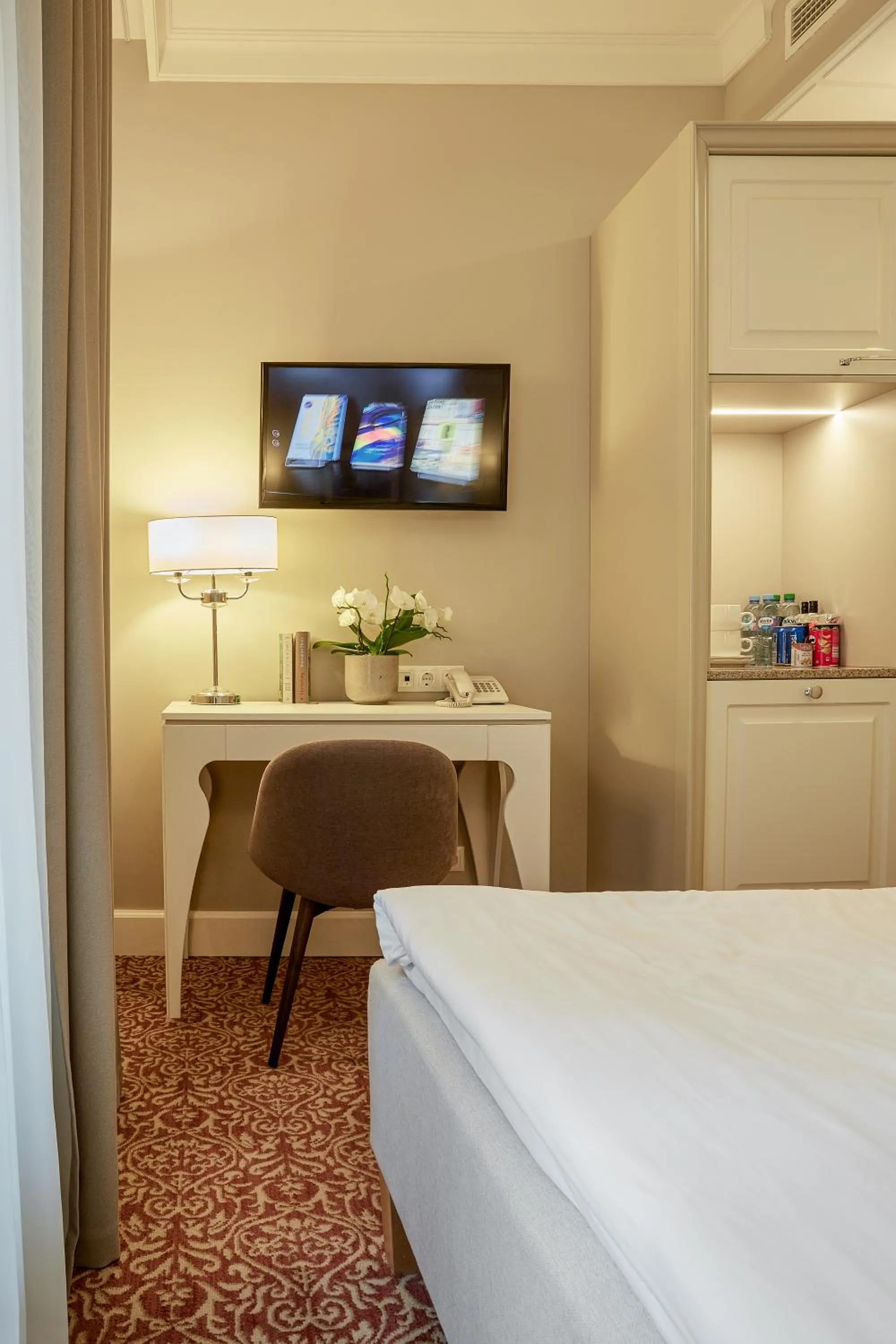 Bedroom, Bed in Ratonda Centrum Hotels