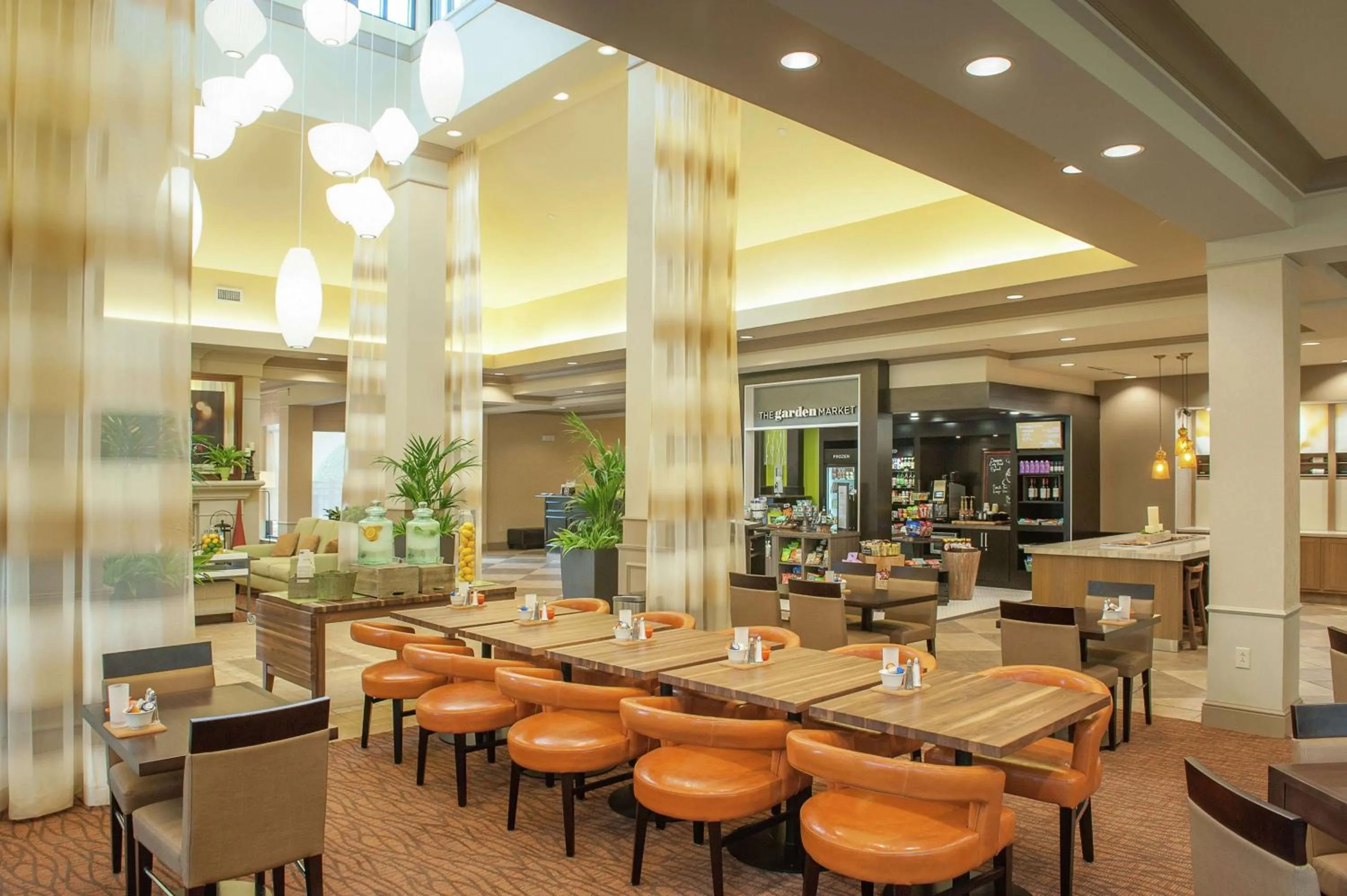 Restaurant/places to eat in Hilton Garden Inn Pensacola Airport/Medical Center