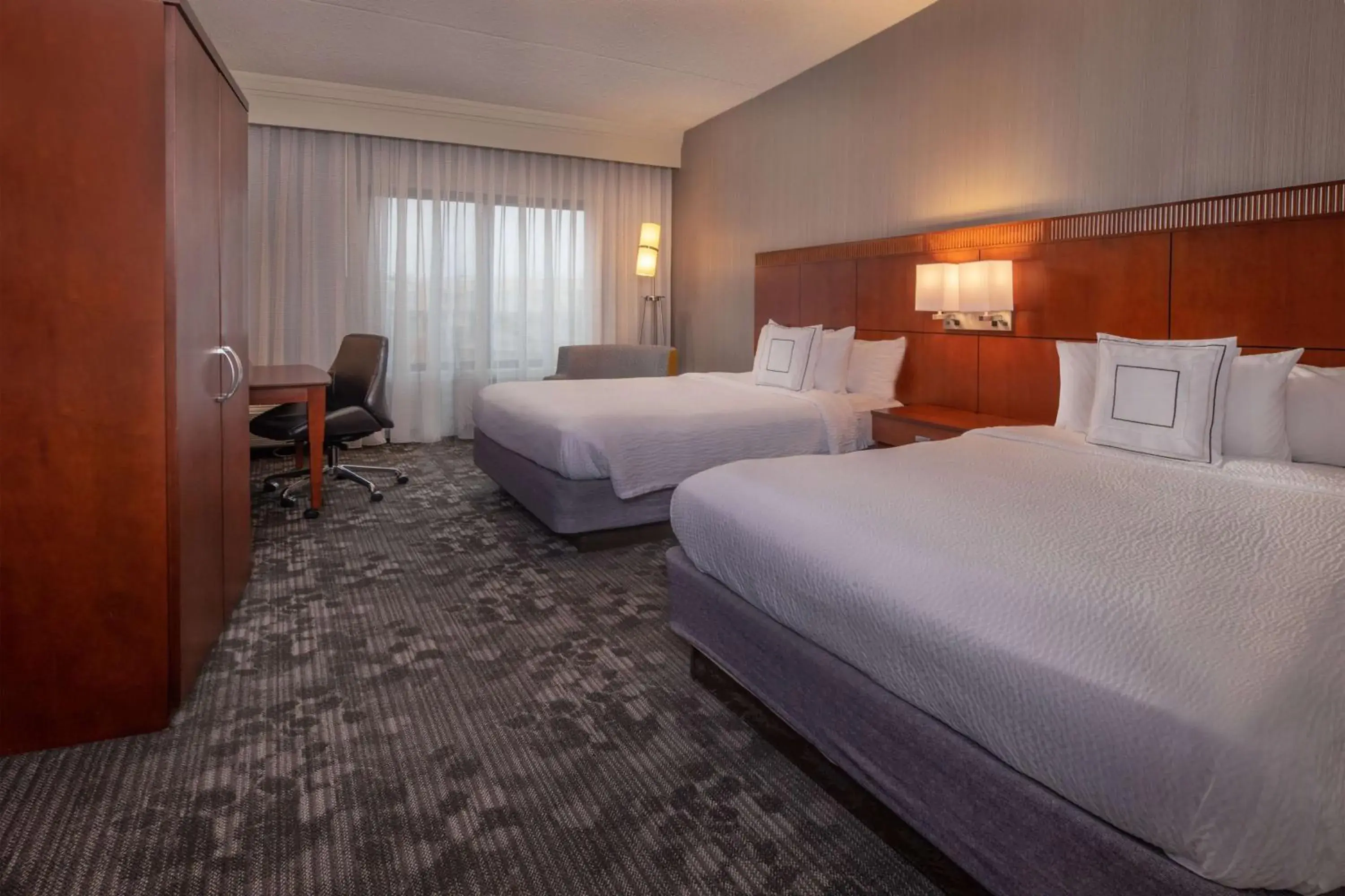 Deluxe Queen Room with Two Queen Beds in Sonesta Select Newark Christiana Mall Deluxe Queen Room with Two Queen Beds in Sonesta Select Newark Christiana Mall