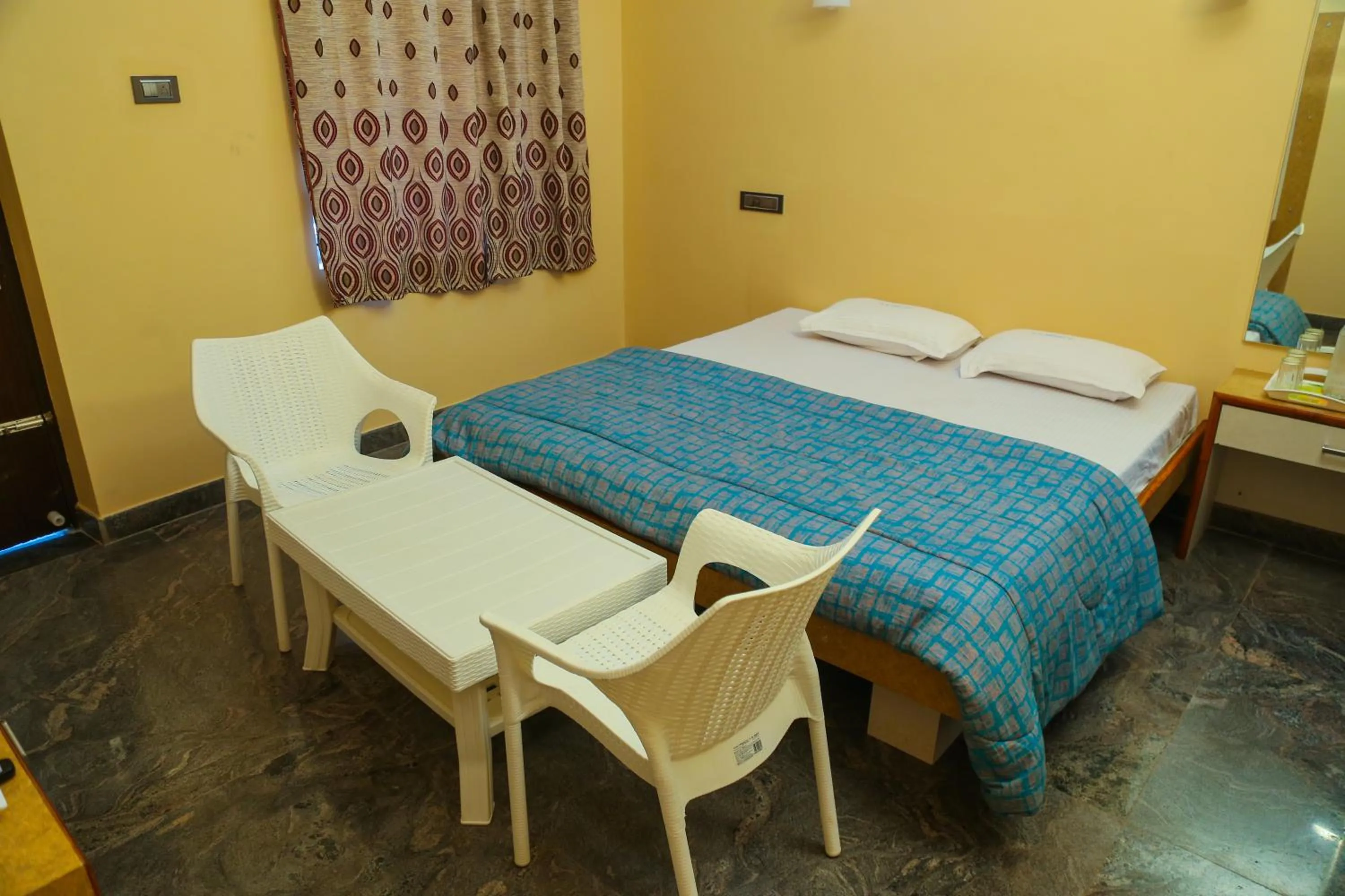 Living room, Bed in P A Resort