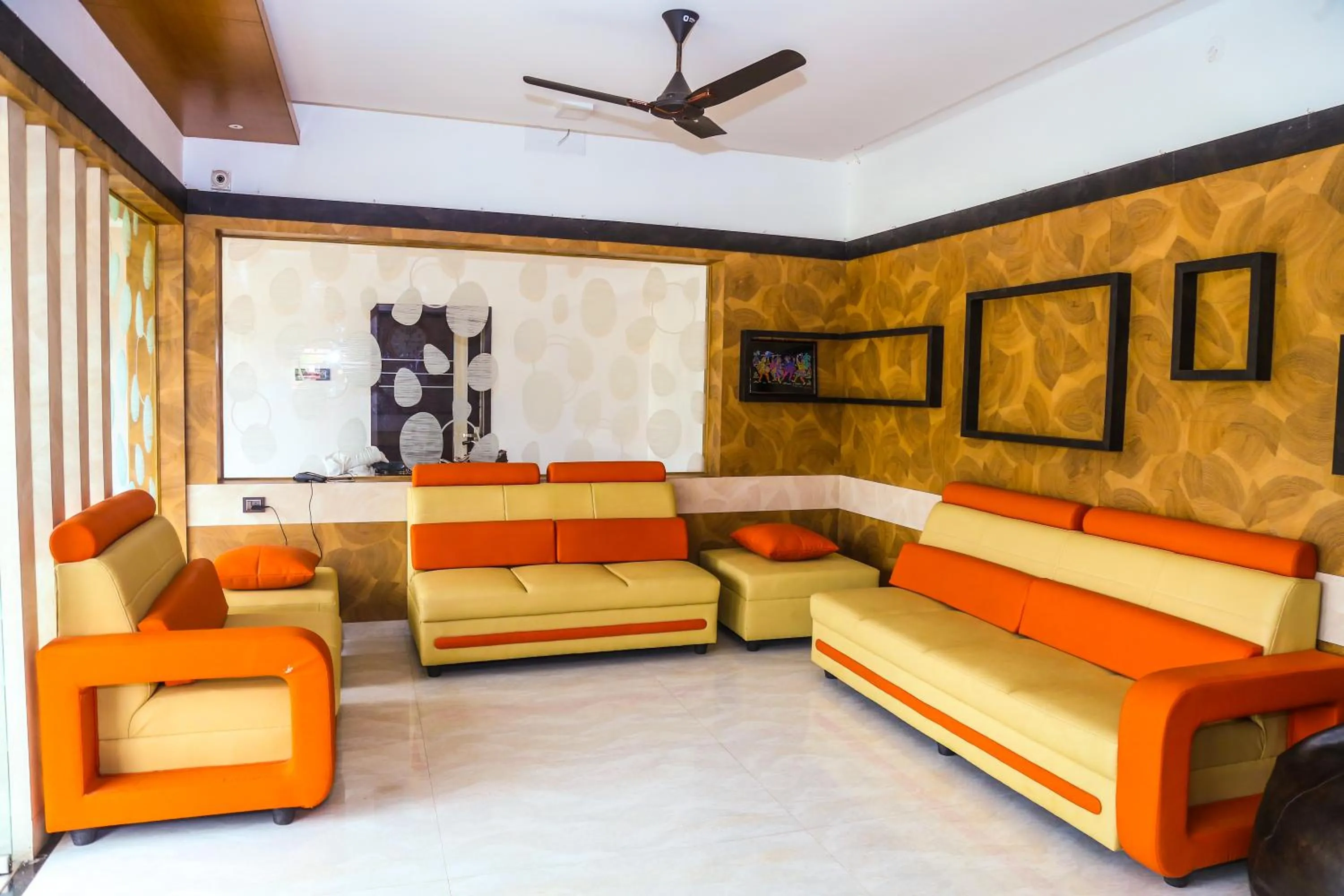 Restaurant/places to eat in P A Resort