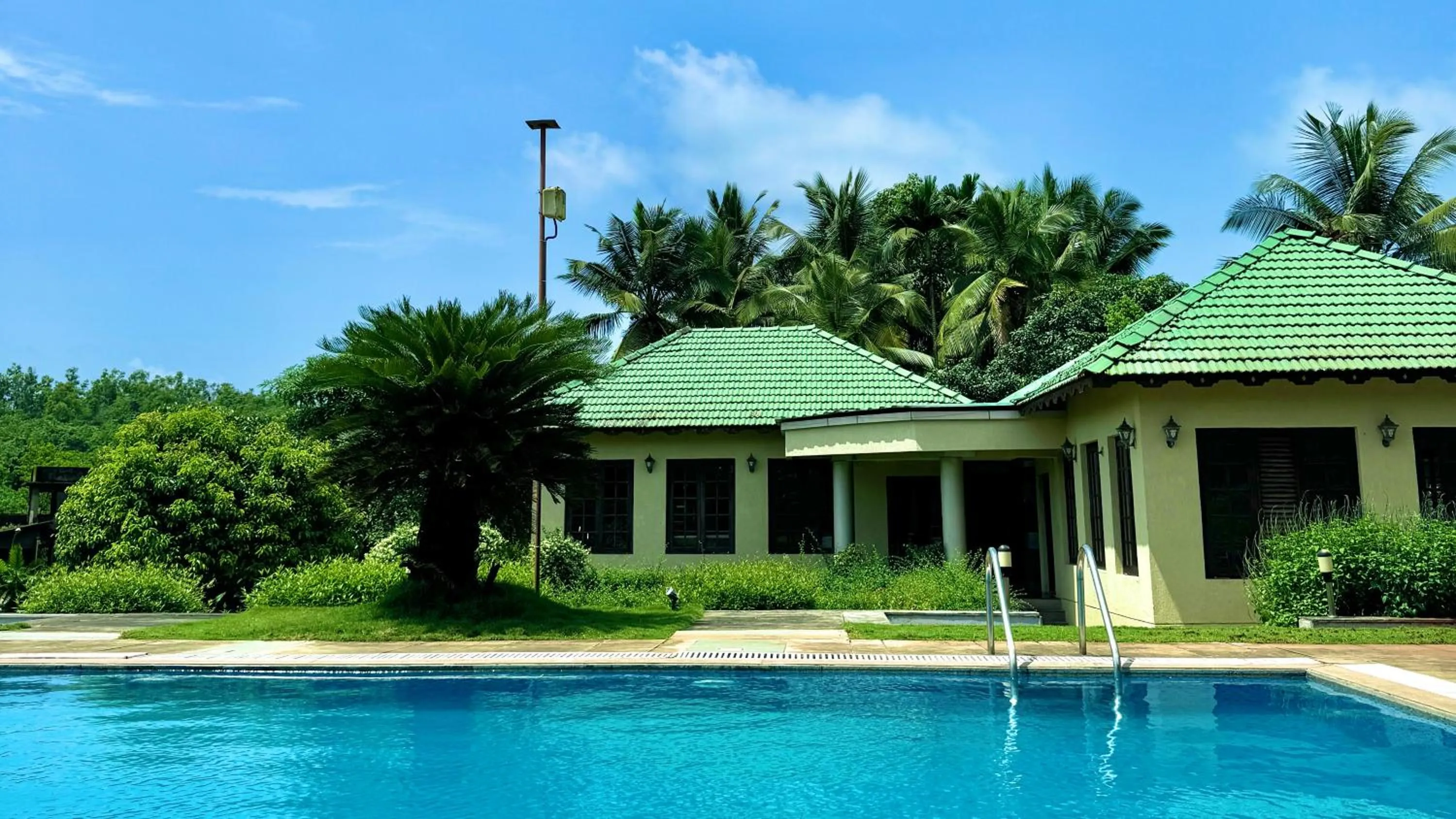 Swimming pool in Hotel Sadhana Executive