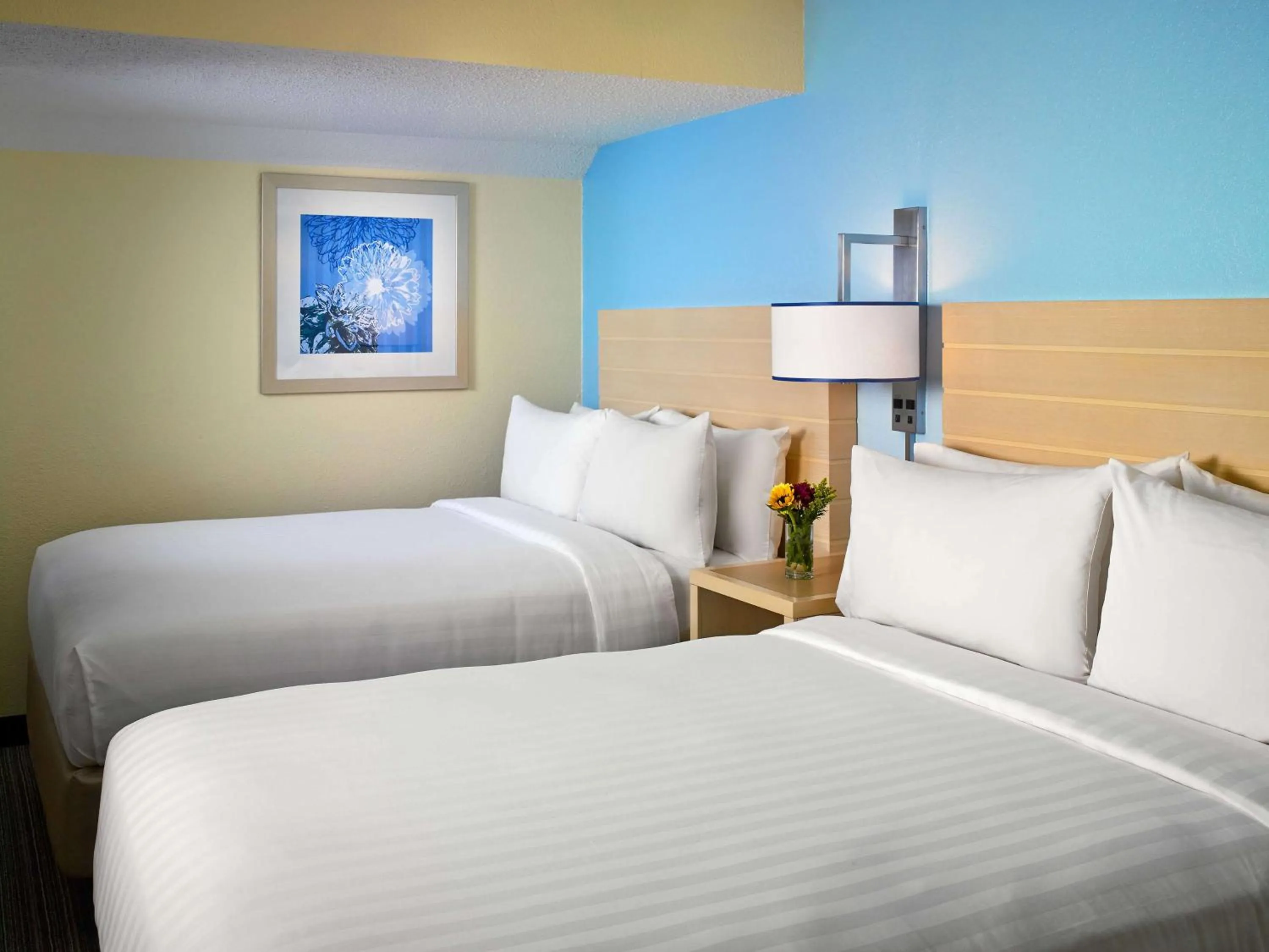 Photo of the whole room, Bed in Sonesta ES Suites Wilmington - Newark