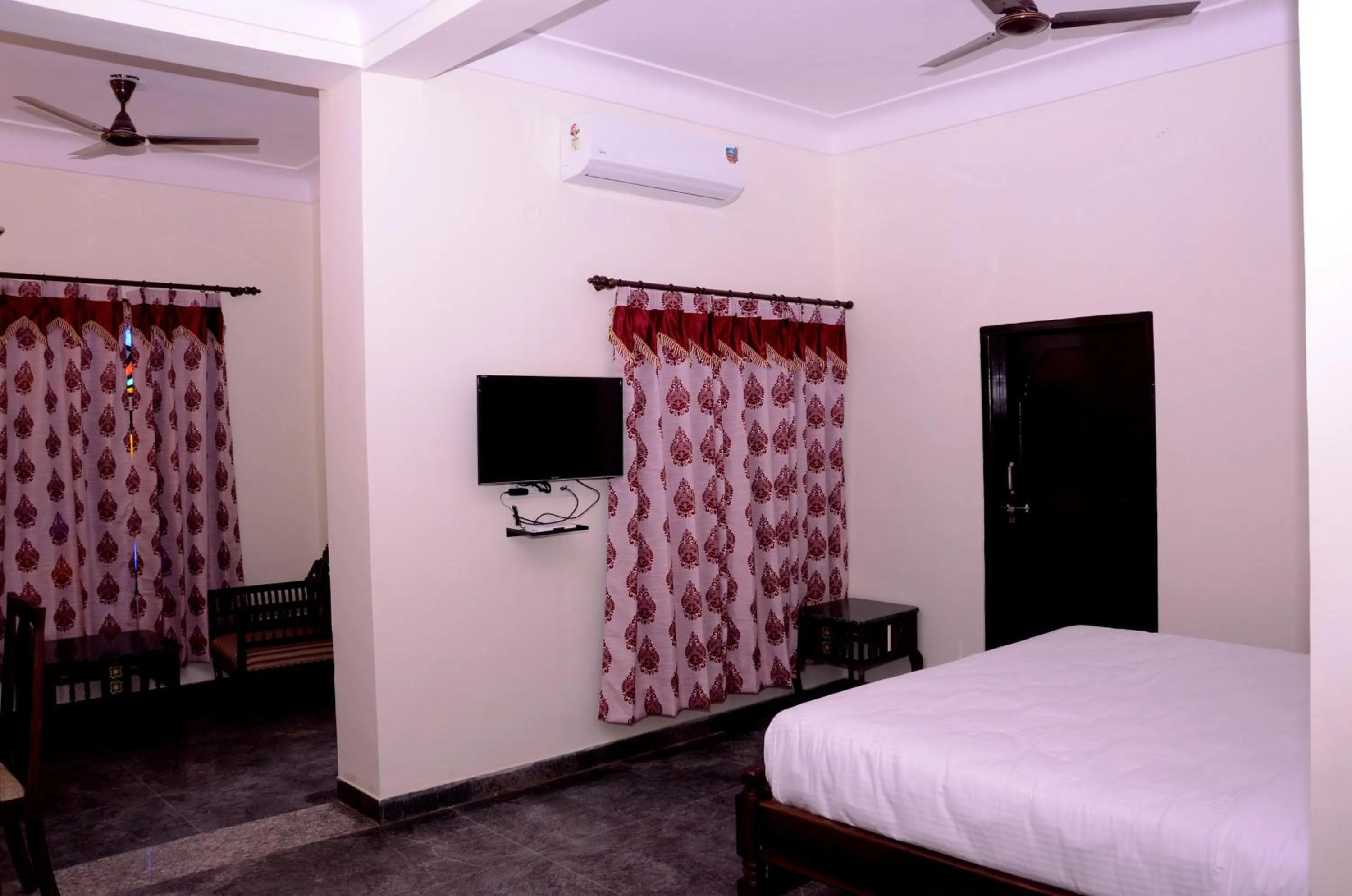 Bedroom in Moti Mahal - A Heritage Haveli