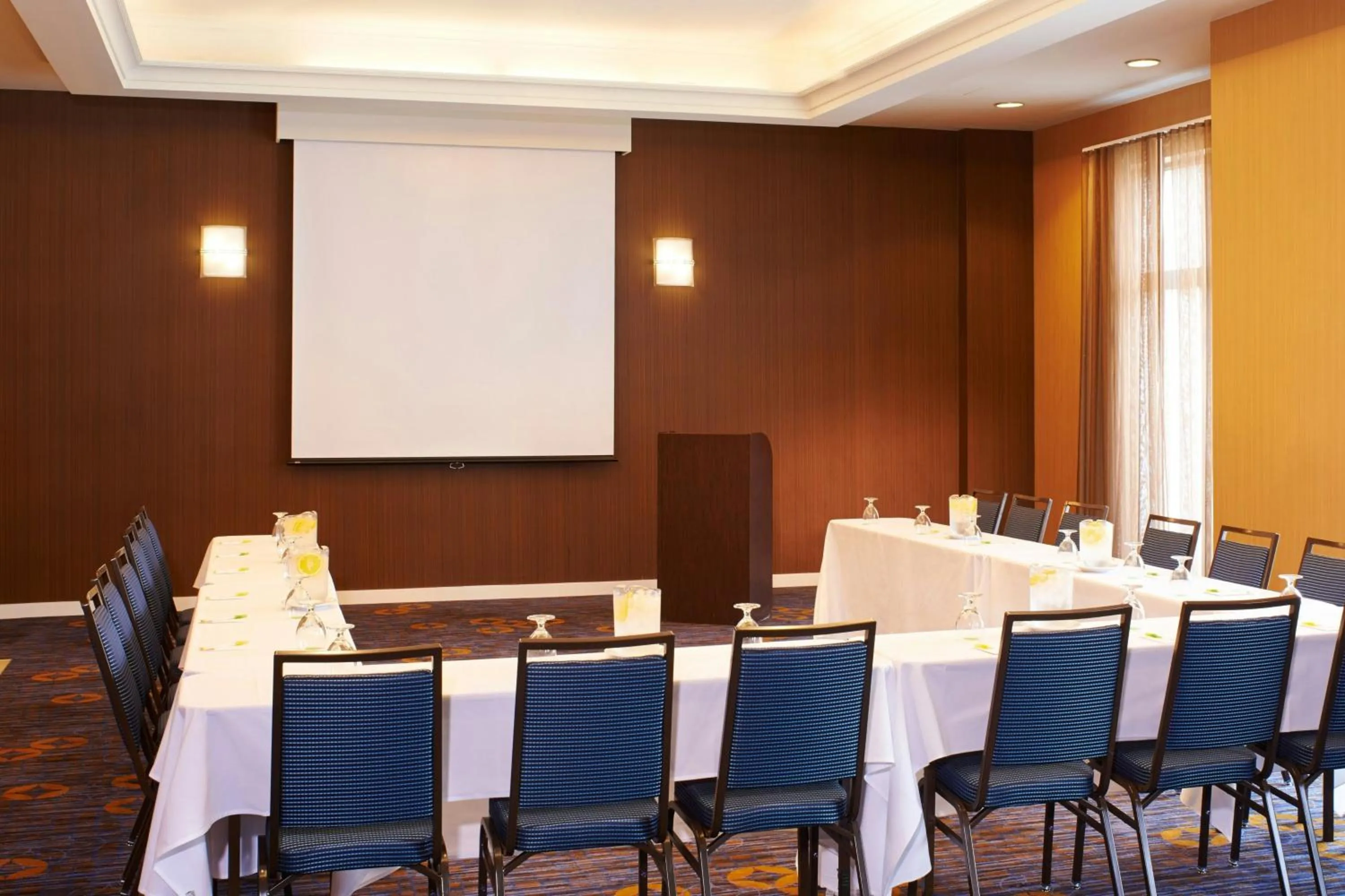 Meeting/conference room in Courtyard Kansas City Overland Park / Convention Center