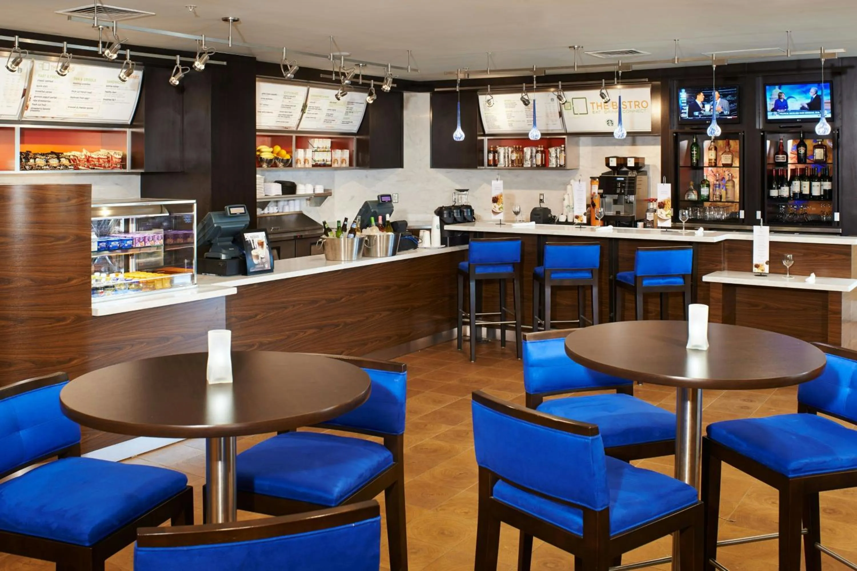 Breakfast in Courtyard Kansas City Overland Park / Convention Center