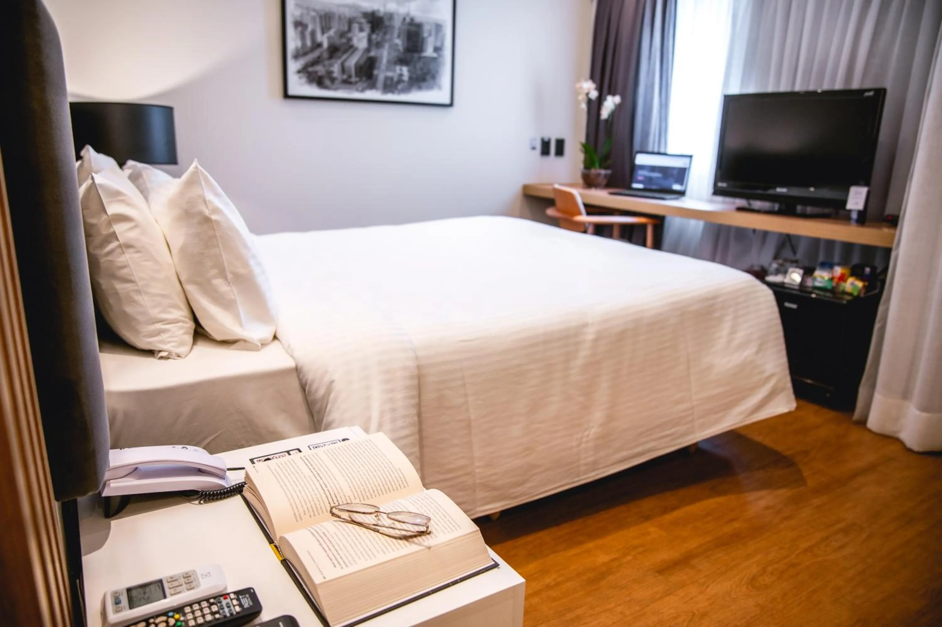 Bed in eSuítes Congonhas by Atlantica