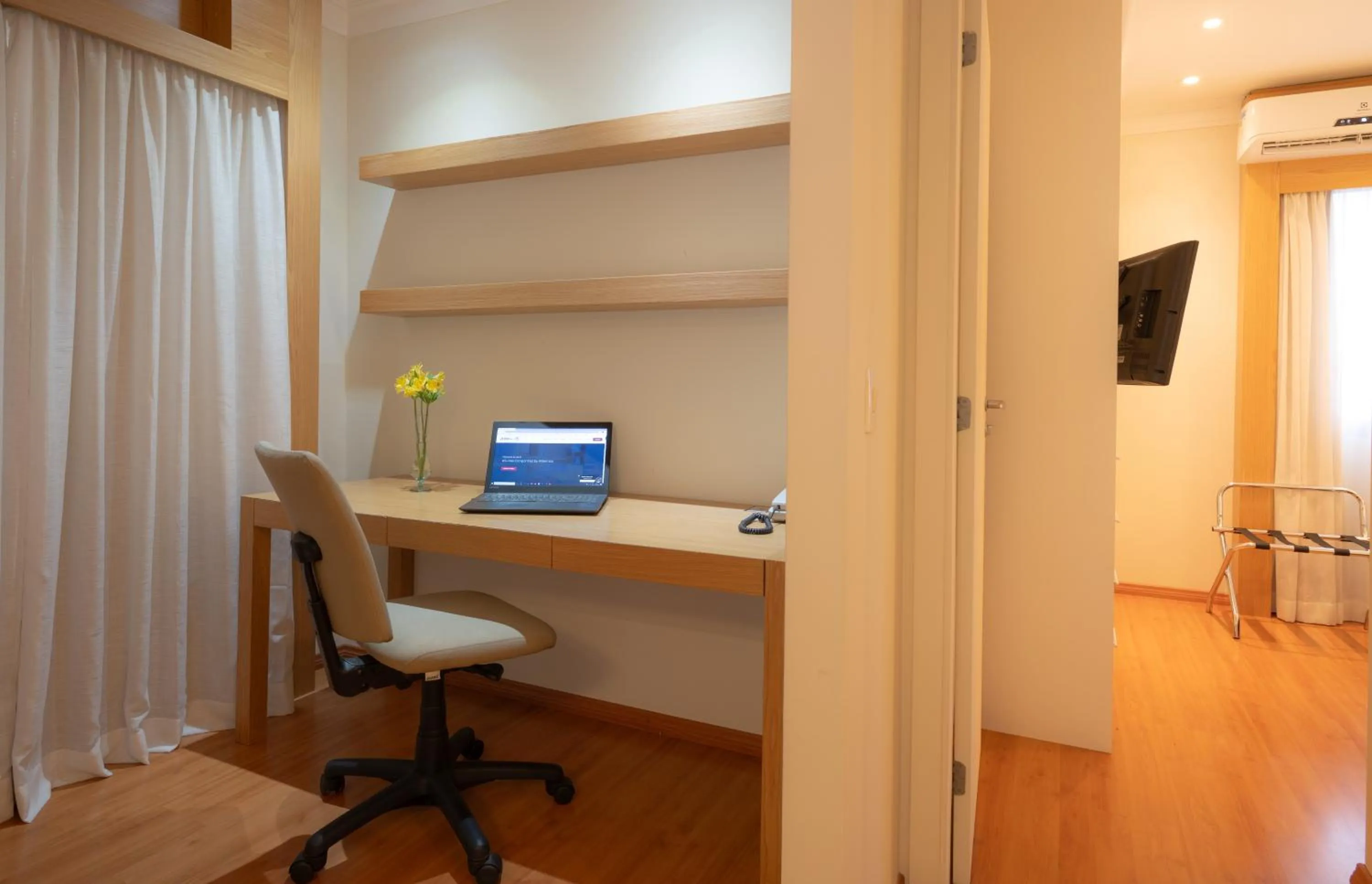 TV and multimedia in eSuítes Congonhas by Atlantica