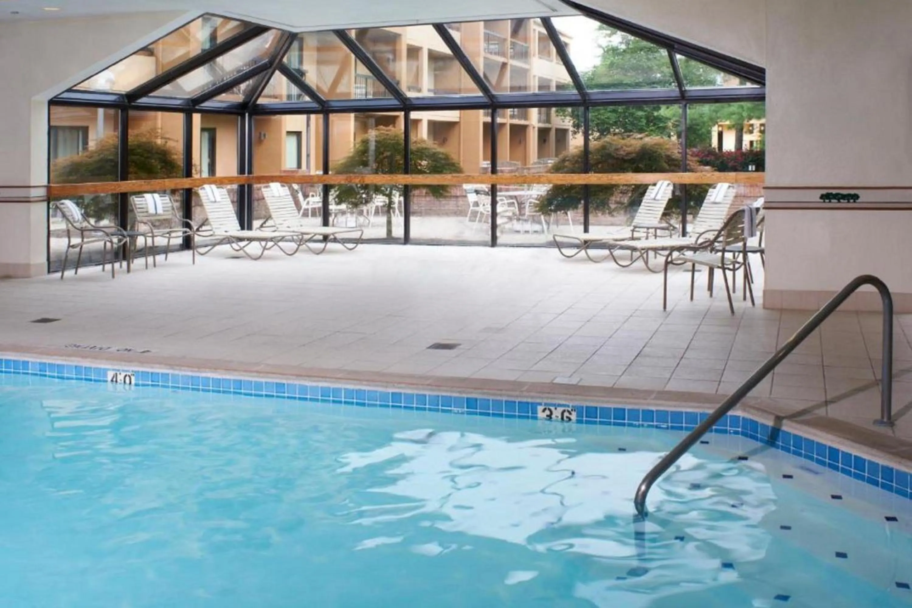 Swimming pool in Courtyard by Marriott Lexington North