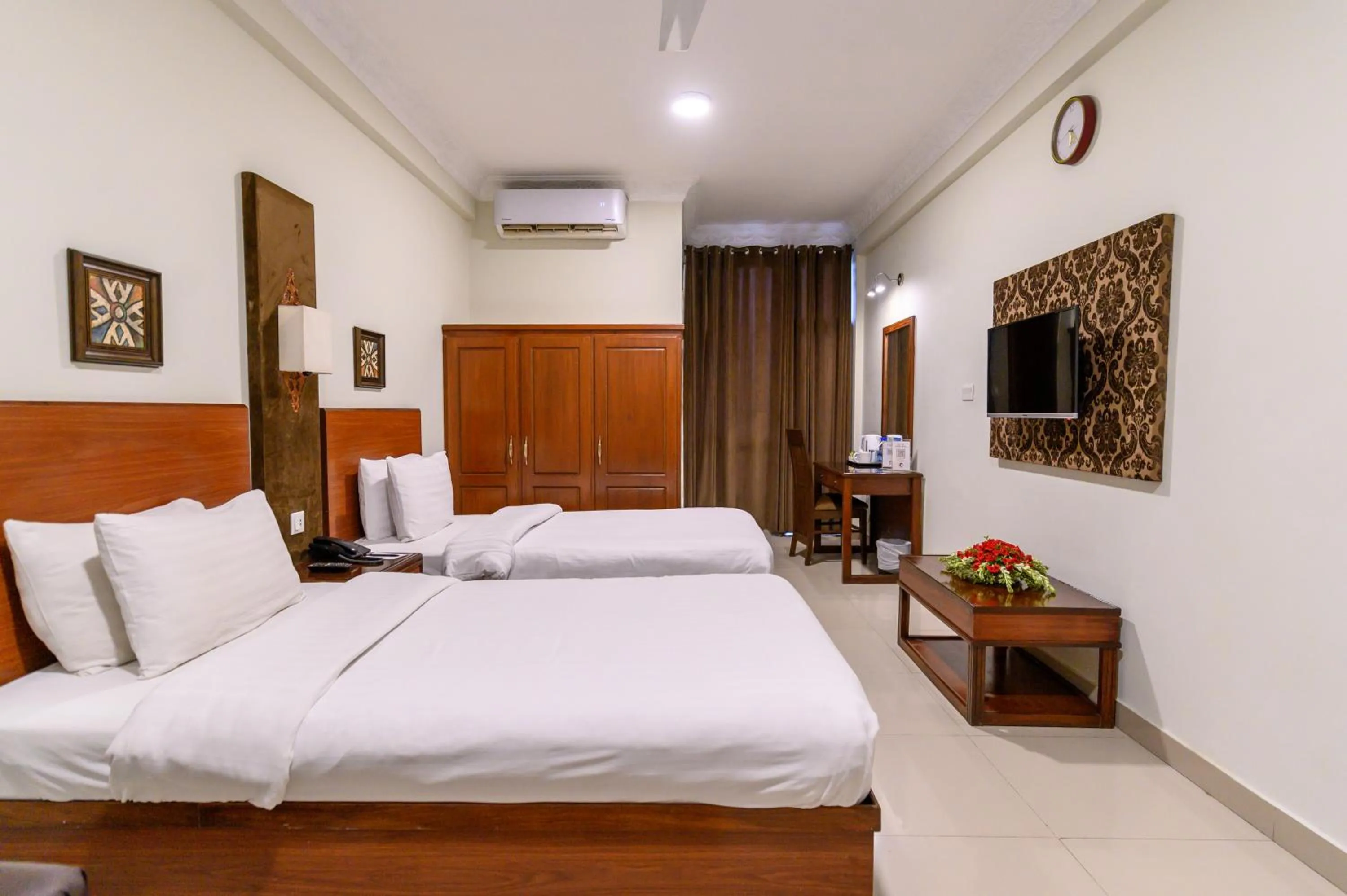 Bedroom, Bed in Hotel One Jinnah, Islamabad