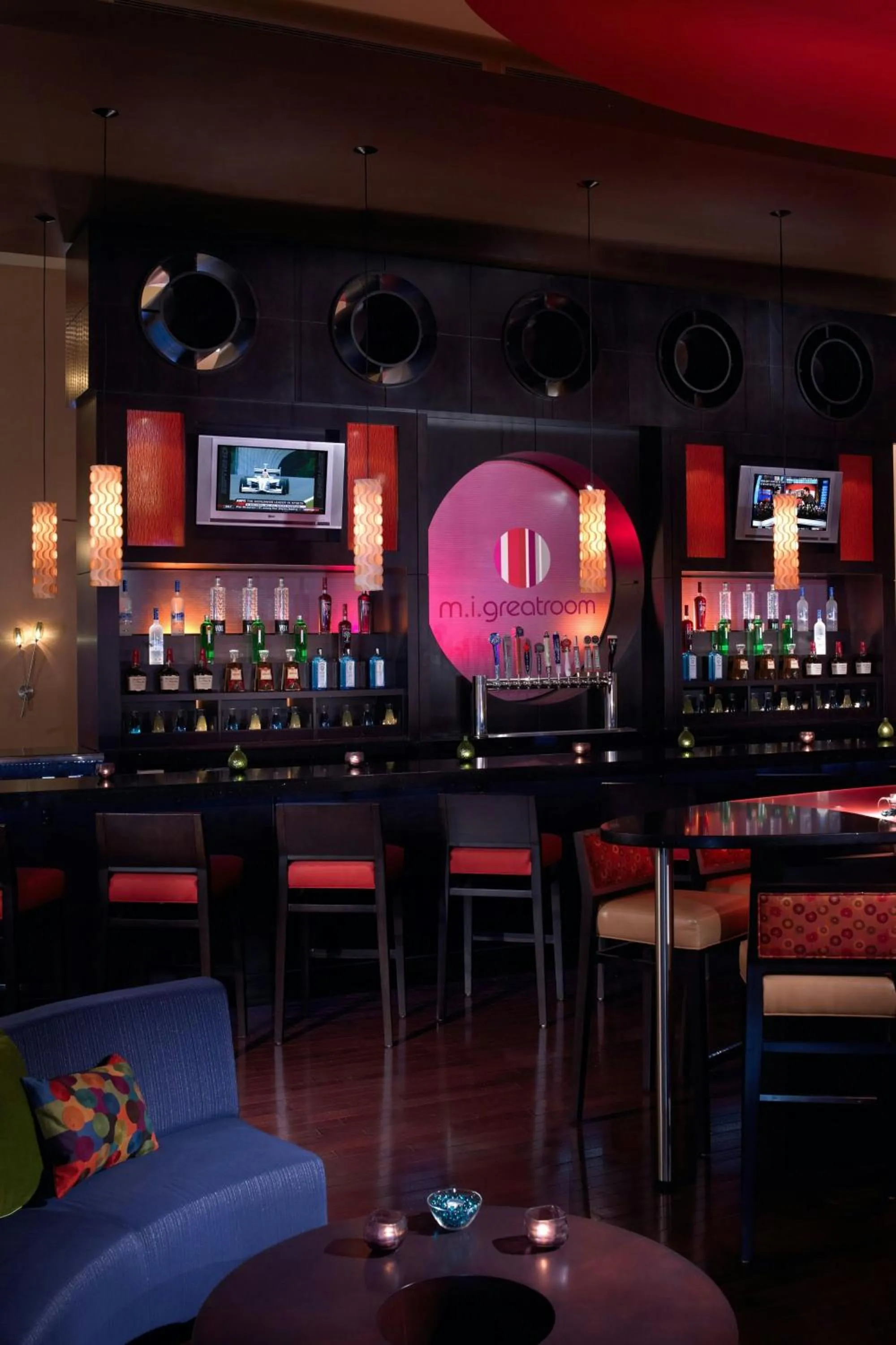 Lounge or bar in Marriott Kansas City Overland Park