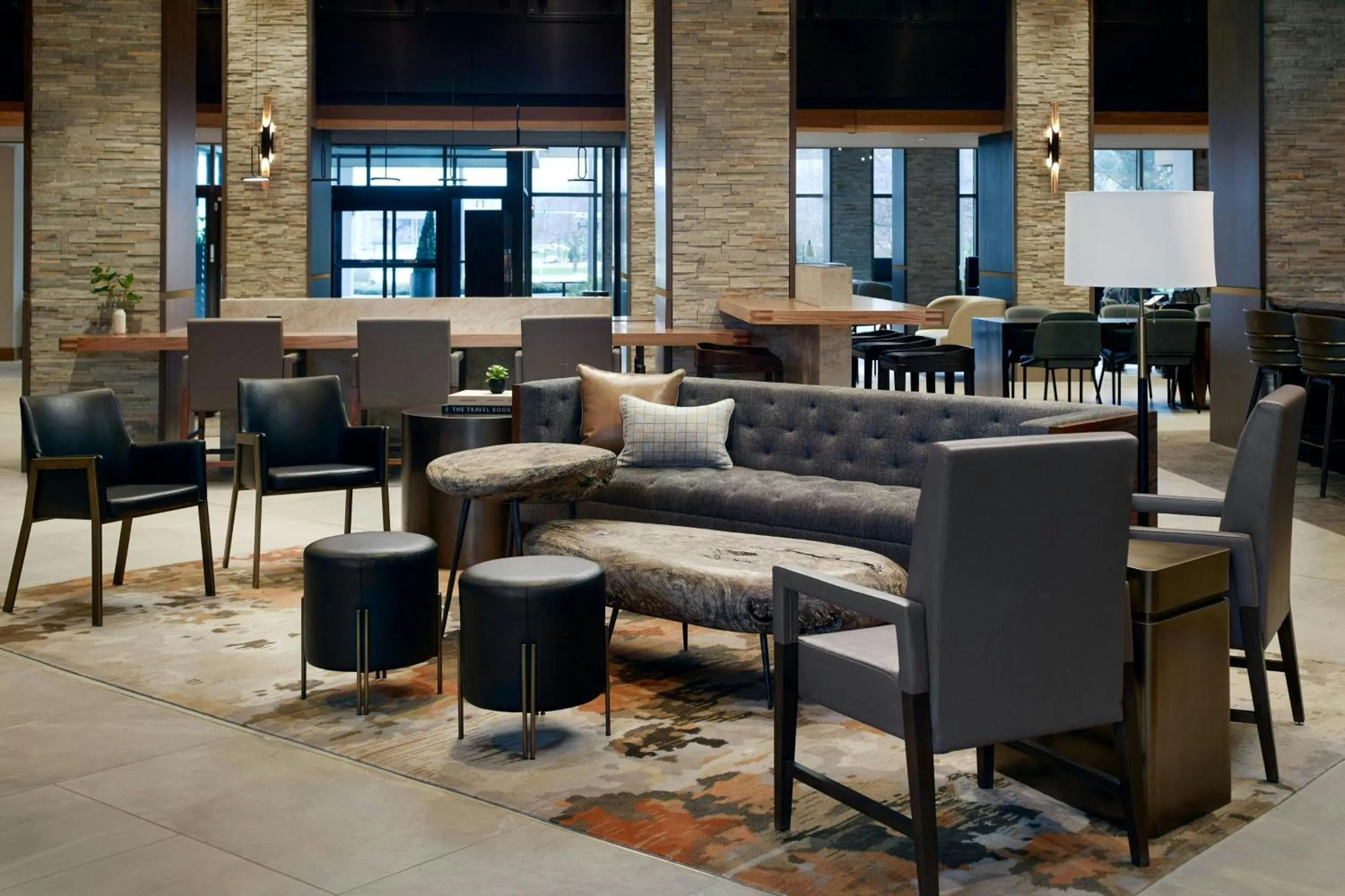 Lounge or bar in Marriott Kansas City Overland Park