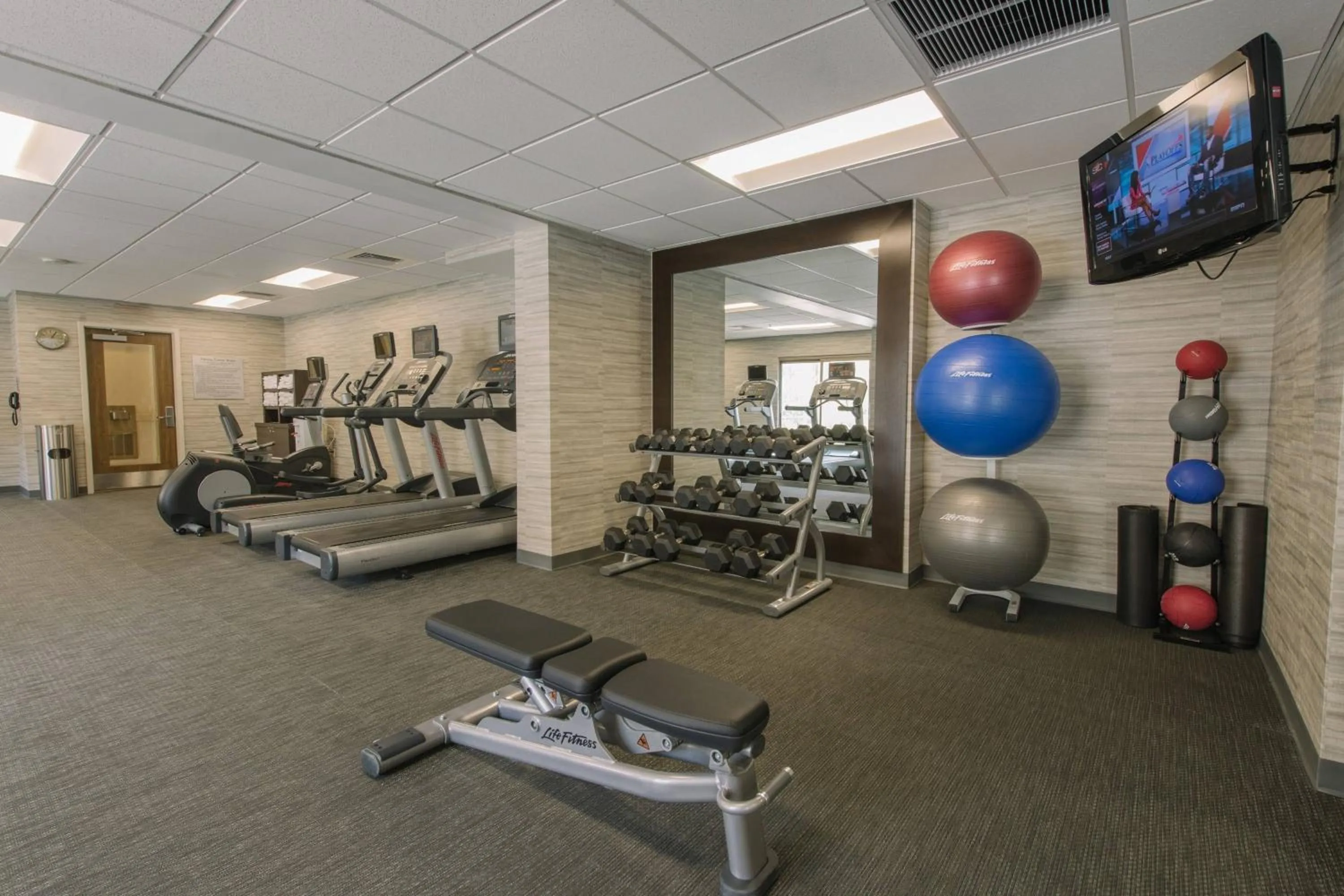 Fitness centre/facilities in Courtyard by Marriott Nashua