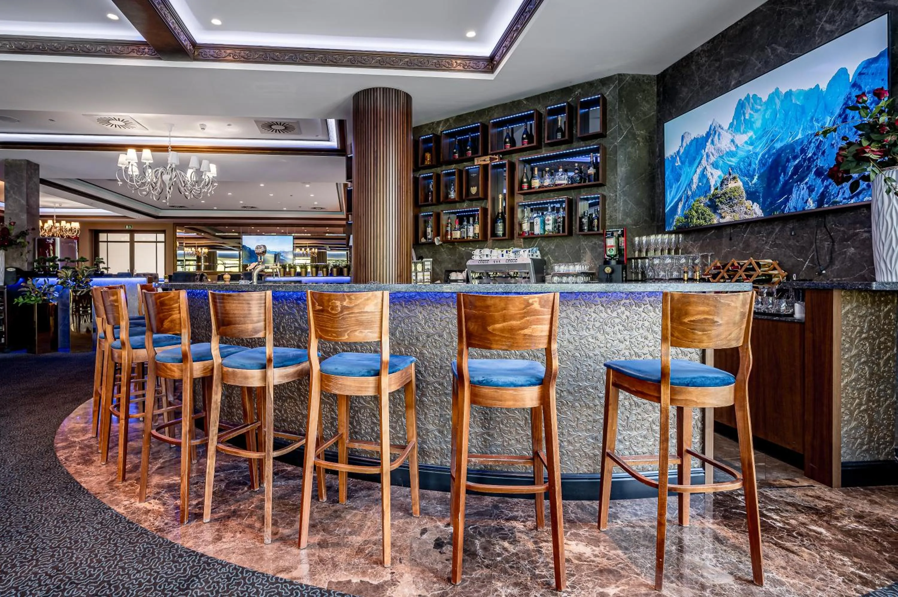 Lounge or bar in VILNIUS PARK PLAZA HOTEL, Restaurant & Terrace, Panorama Bar, Conference & Banquet Center