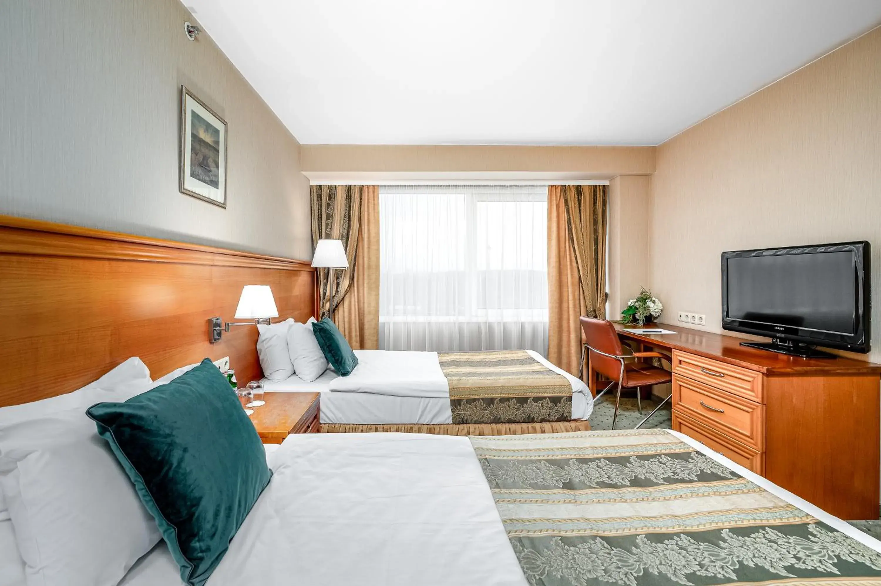 Standard Twin Room in VILNIUS PARK PLAZA HOTEL, Restaurant & Terrace, Panorama Bar, Conference & Banquet Center Standard Twin Room in VILNIUS PARK PLAZA HOTEL, Restaurant & Terrace, Panorama Bar, Conference & Banquet Center