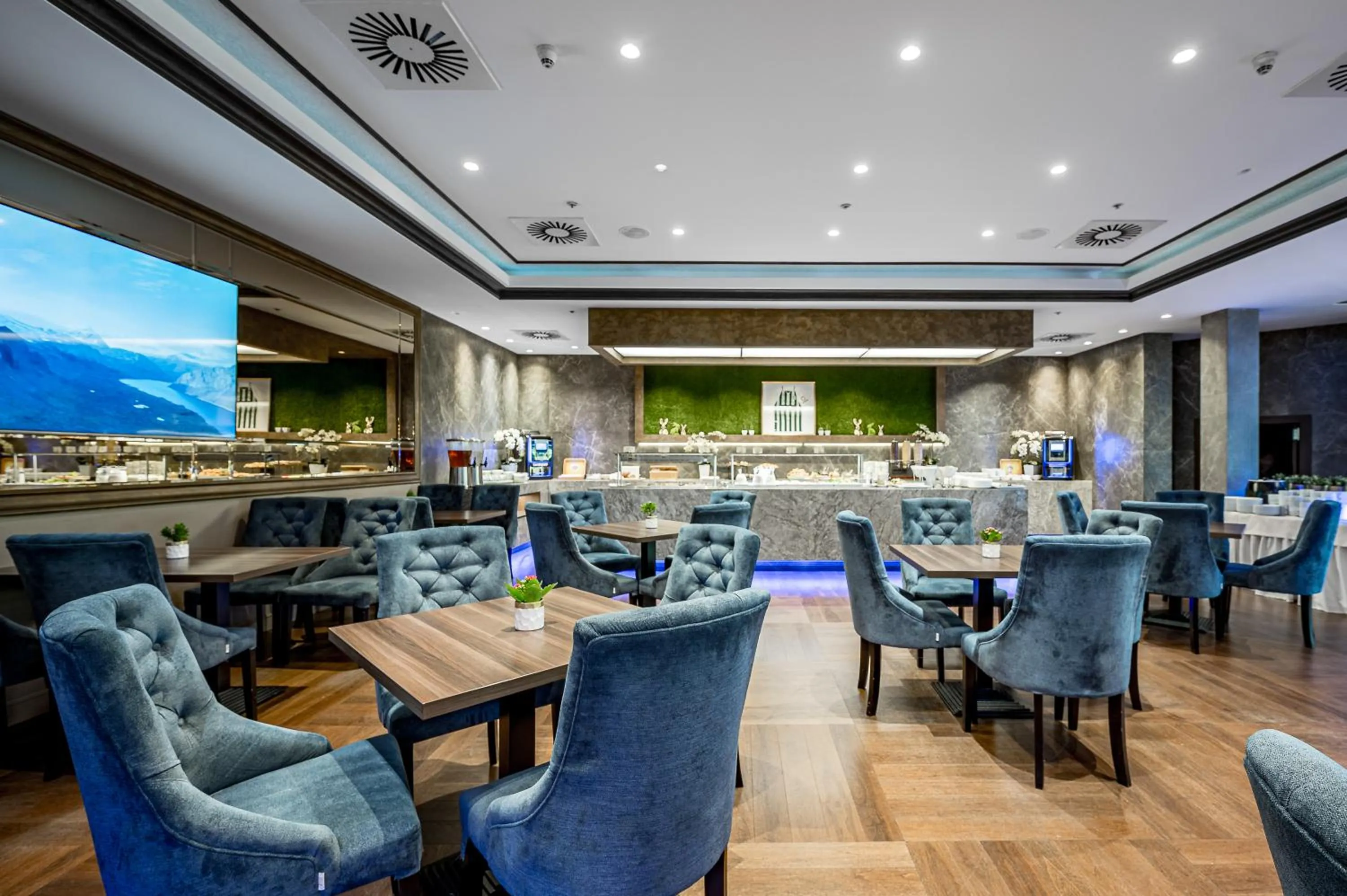 Restaurant/places to eat in VILNIUS PARK PLAZA HOTEL, Restaurant & Terrace, Panorama Bar, Conference & Banquet Center