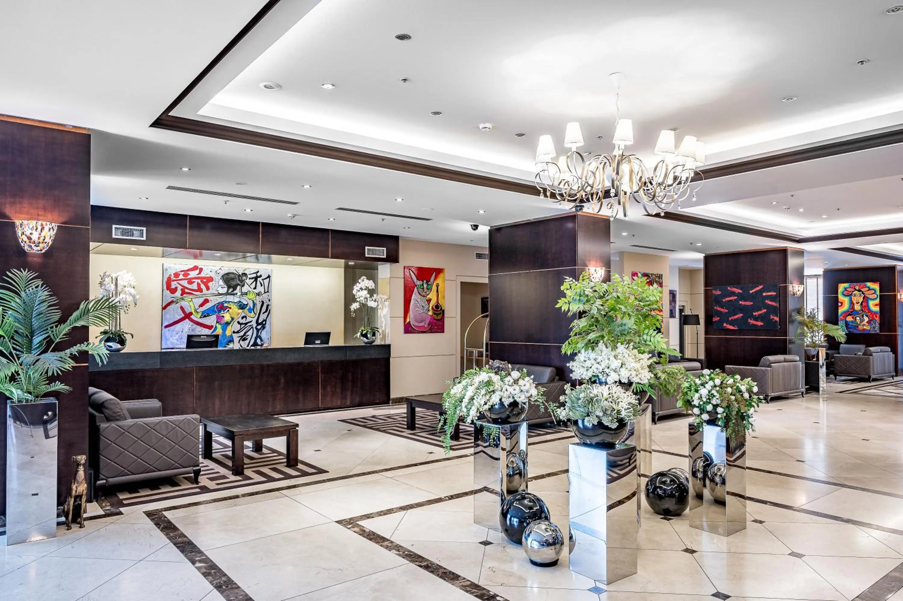 Lobby or reception in VILNIUS PARK PLAZA HOTEL, Restaurant & Terrace, Panorama Bar, Conference & Banquet Center