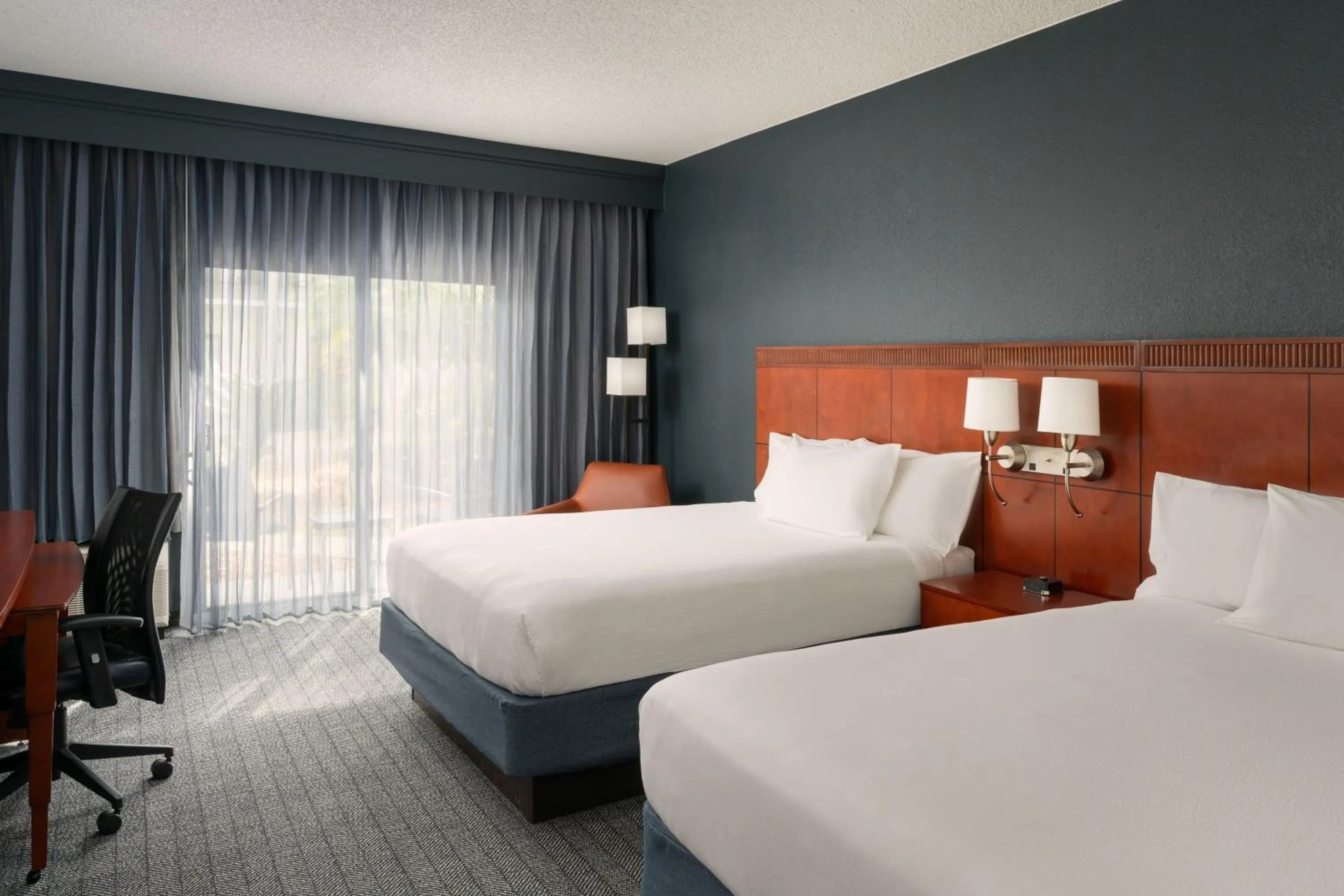 Photo of the whole room, Bed in Courtyard Melbourne West