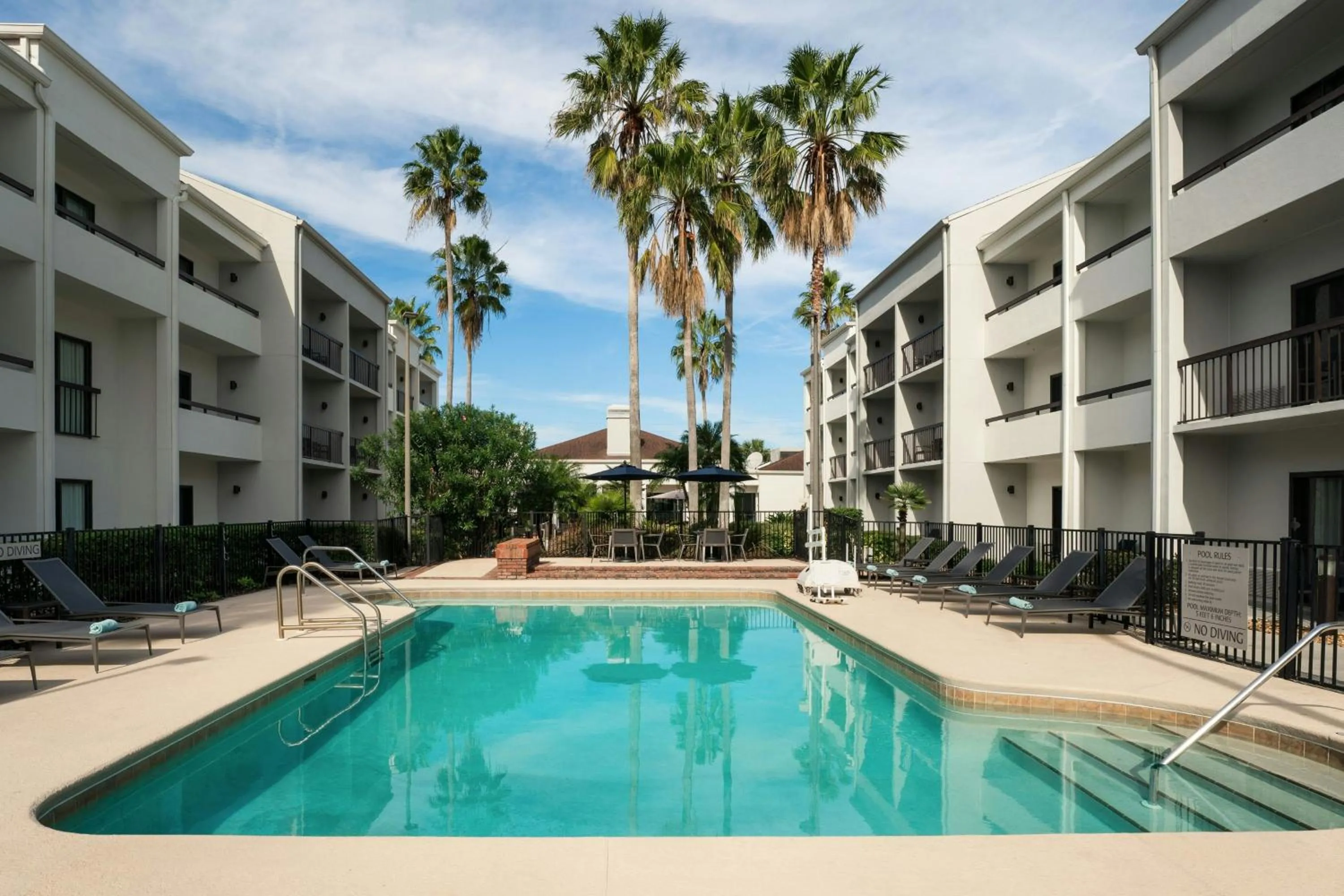 Swimming pool in Courtyard Melbourne West
