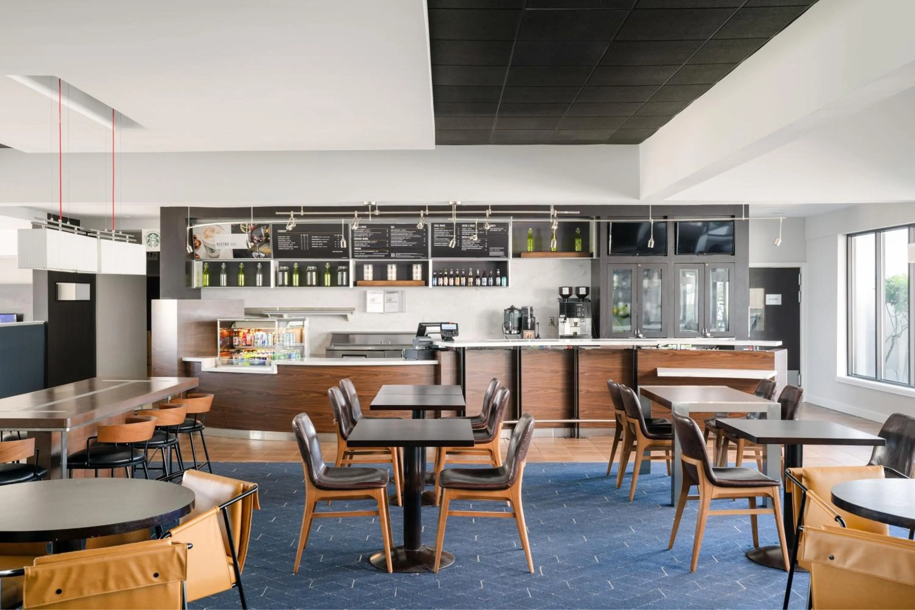 Breakfast in Courtyard Melbourne West