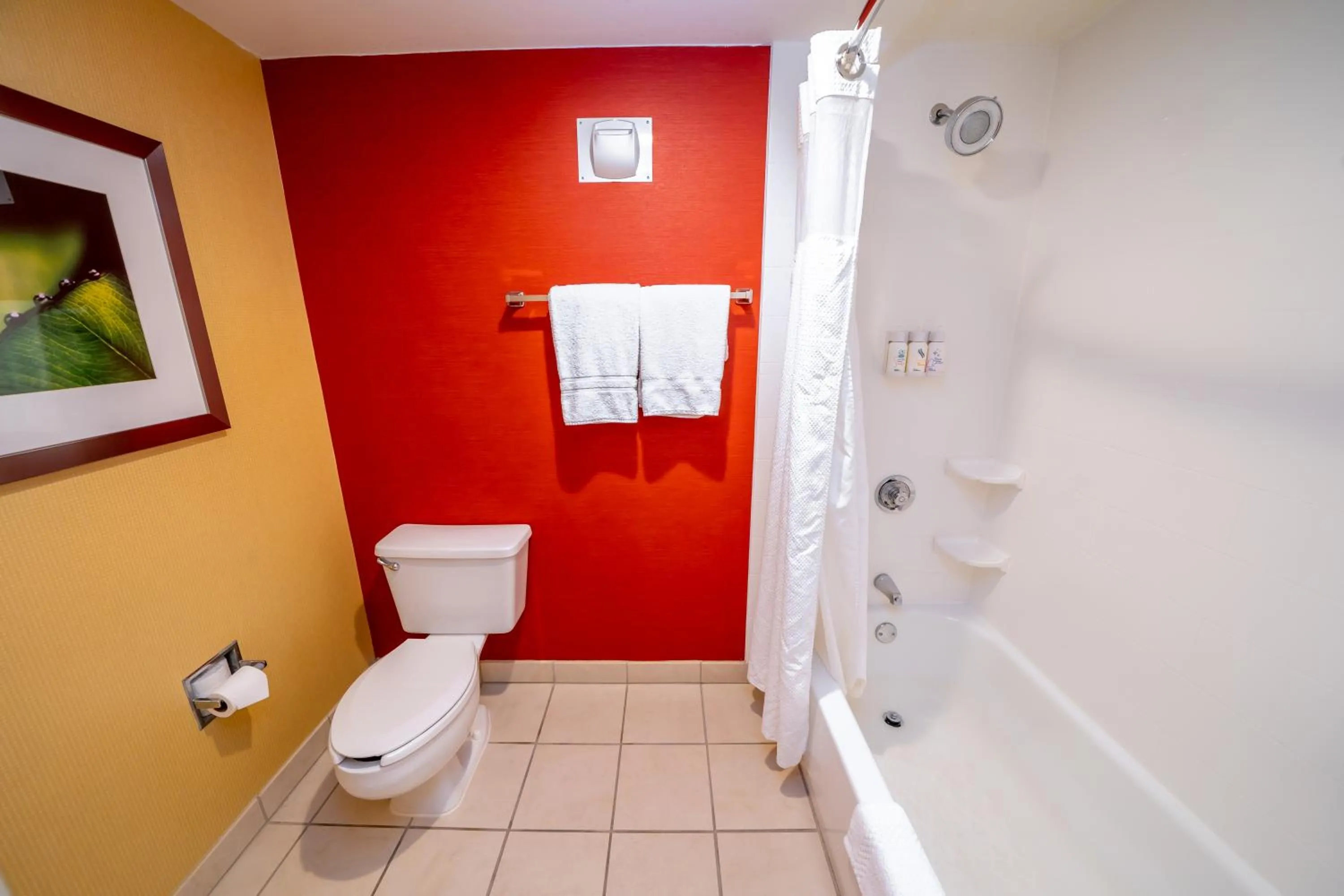 Shower in Sonesta Select Bettendorf