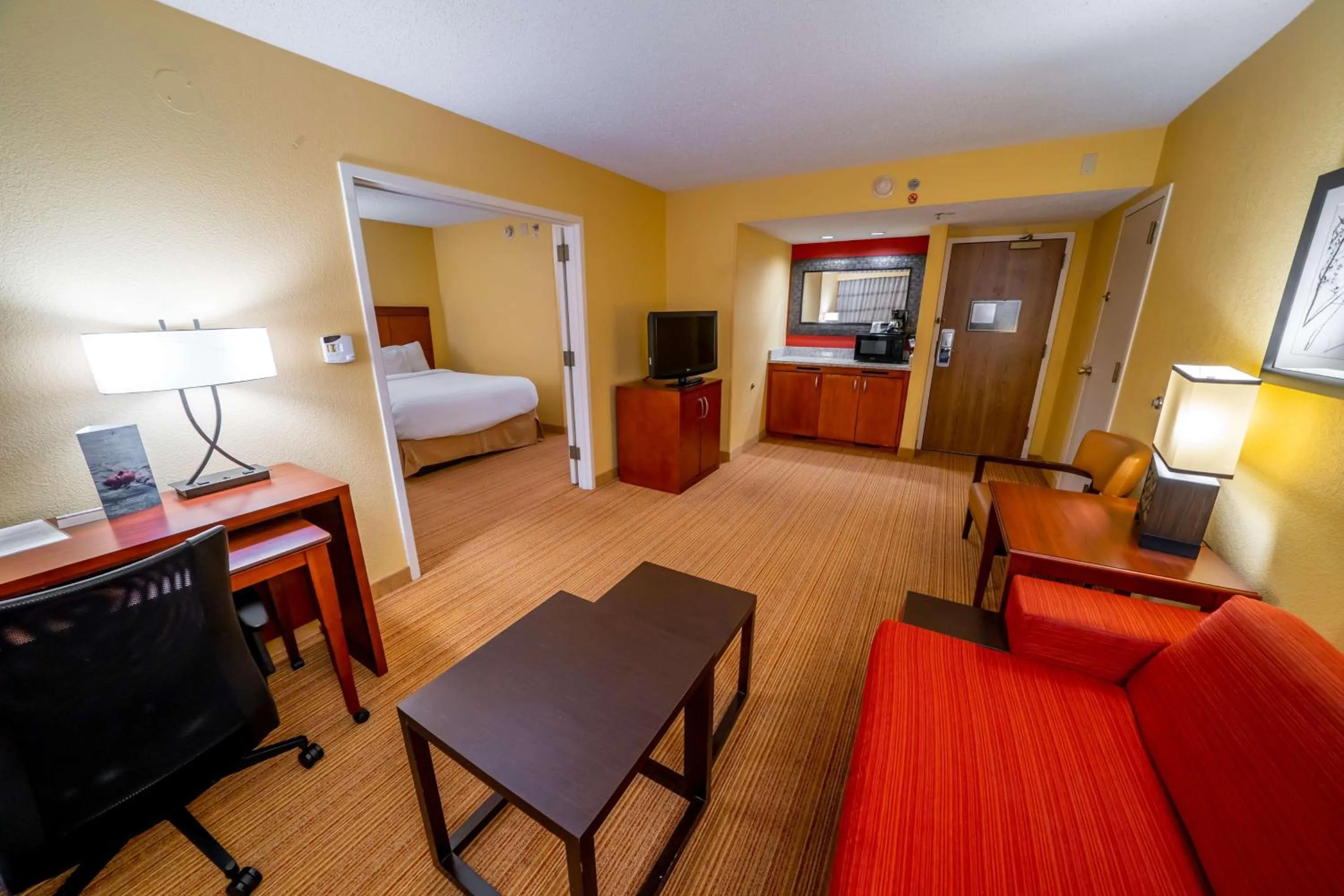 Photo of the whole room in Sonesta Select Bettendorf