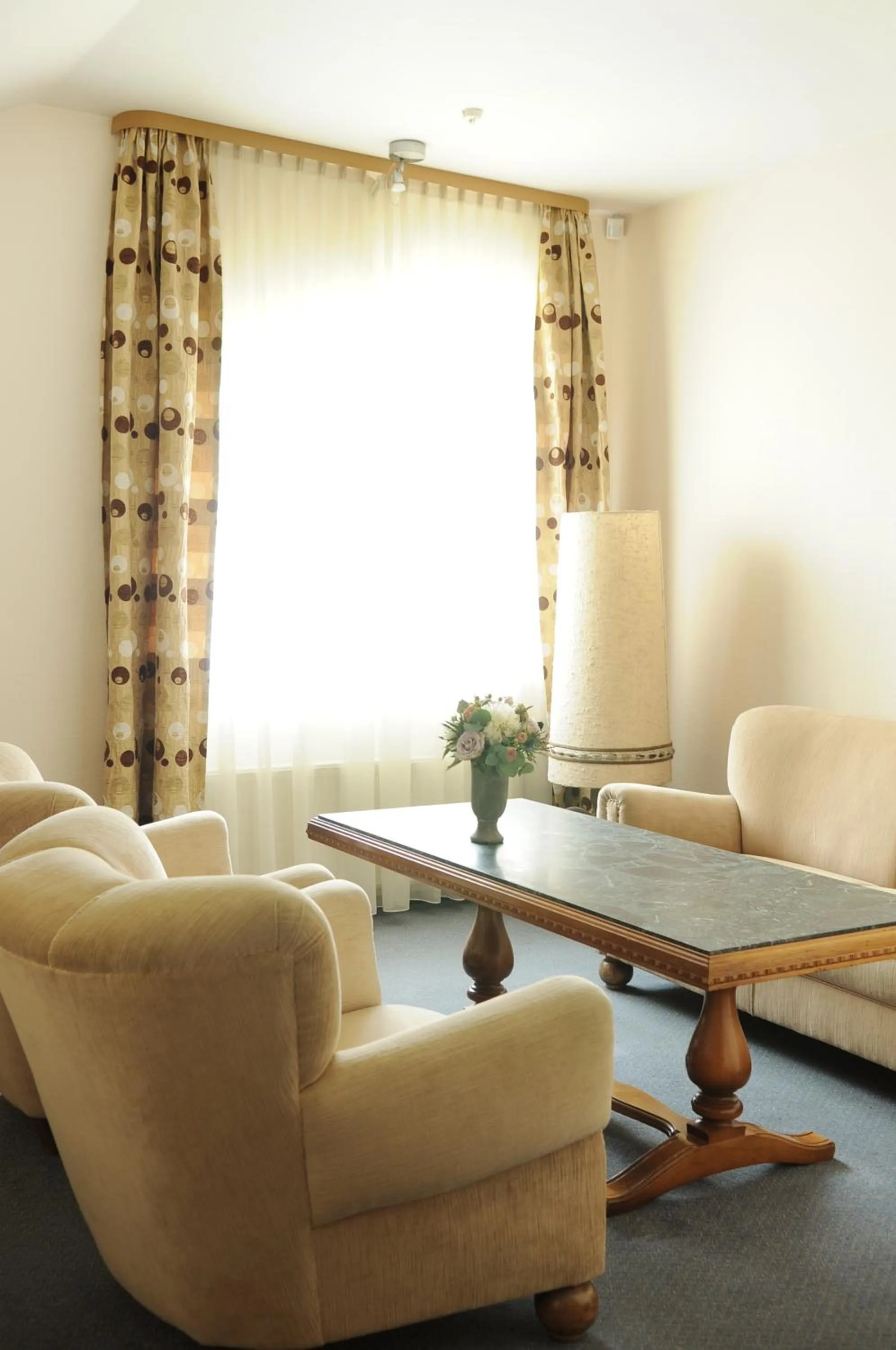 Living room in Amicus Hotel